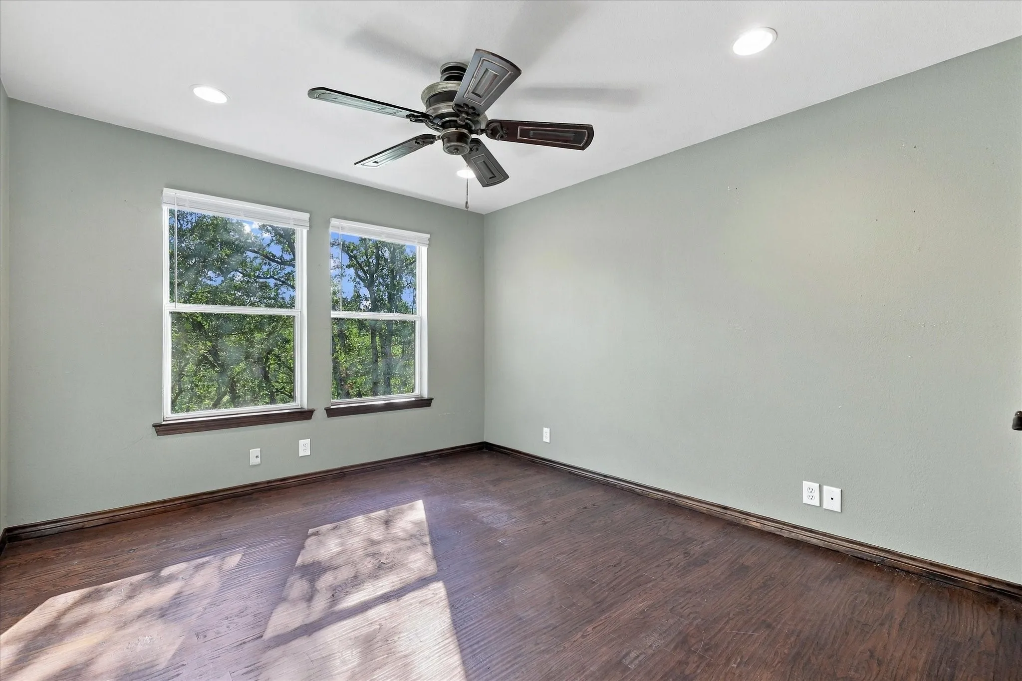 Single Family Residence For Sale in Tarrant County , 2930 Peninsula Drive, Grapevine, Texas 76051, 5 Bedroom, 5 Bathroom, 2 Garage spaces, 4,177 Sqft, built in 1992, mls#21335081, Real Estate Agent in Grapevine, Homes For Sale in Tarrant county, Homes For Sale in Grapevine, Realtor in Grapevine Texas, Real Estate Brokerage Independent Realty Texas, Luminita Cordes Realtor
