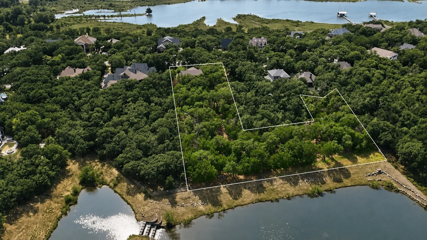 Single Family Residence For Sale in Tarrant County , 2930 Peninsula Drive, Grapevine, Texas 76051, 5 Bedroom, 5 Bathroom, 2 Garage spaces, 4,177 Sqft, built in 1992, mls#21335081, Real Estate Agent in Grapevine, Homes For Sale in Tarrant county, Homes For Sale in Grapevine, Realtor in Grapevine Texas, Real Estate Brokerage Independent Realty Texas, Luminita Cordes Realtor