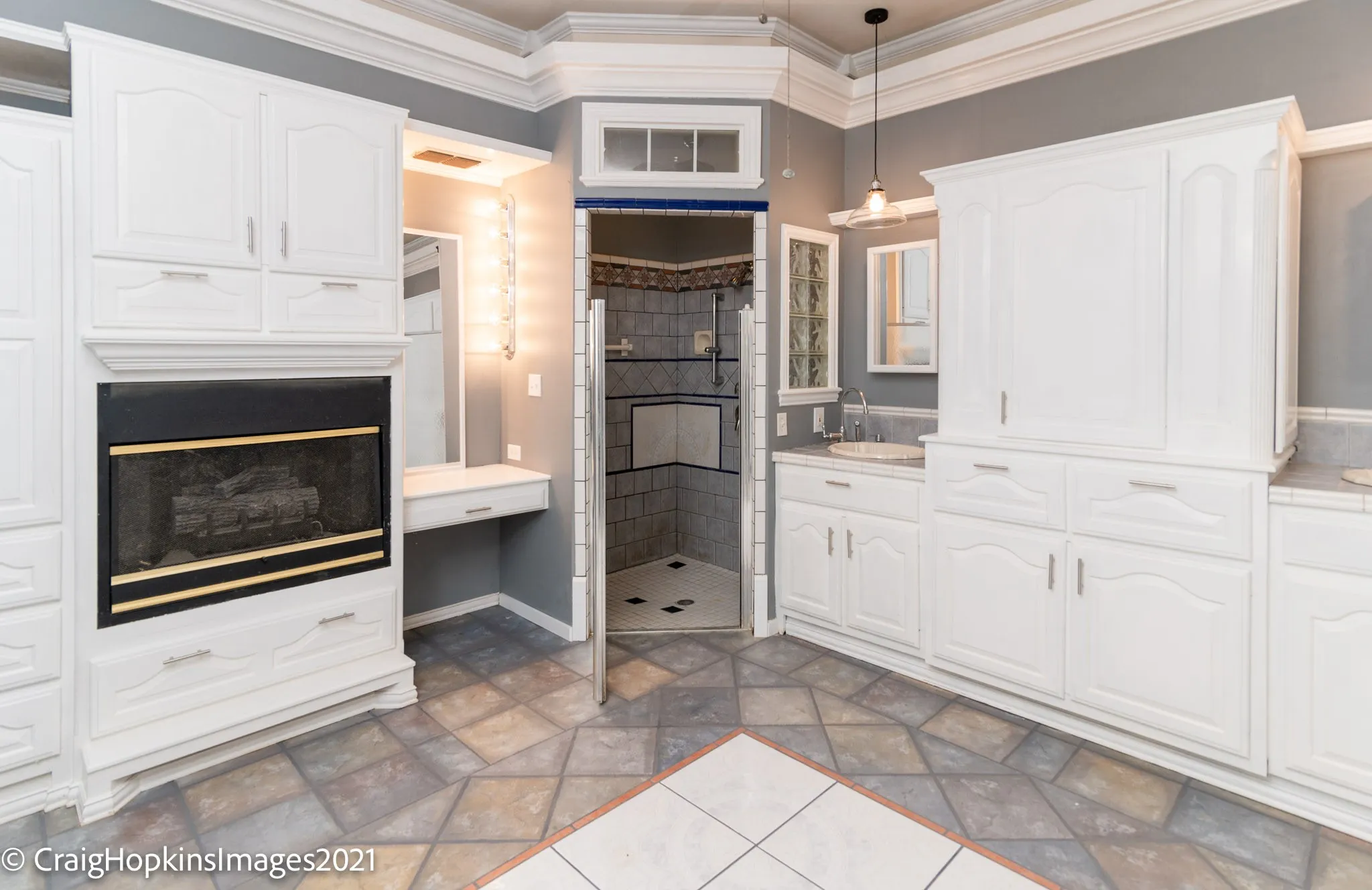 Single Family Residence For Sale in Smith County , 12152 Spur 364, Tyler, Texas 75709, 5 Bedroom, 4 Bathroom, 4 Garage spaces, 3,360 Sqft, built in 1994, mls#21337507, Real Estate Agent in Tyler, Homes For Sale in Smith county, Homes For Sale in Tyler, Realtor in Tyler Texas, Real Estate Brokerage Independent Realty Texas, Luminita Cordes Realtor