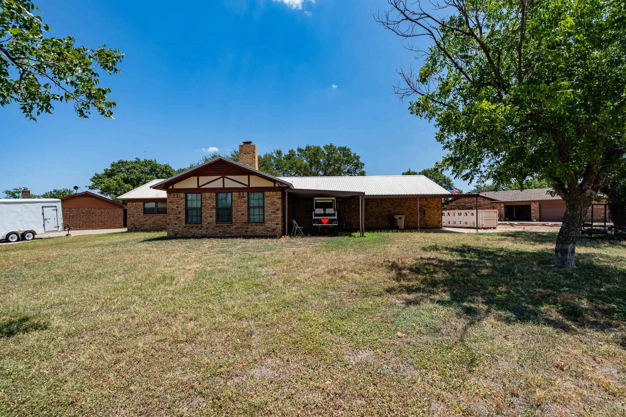 Single Family Residence For Sale in Jones County , 2100 Avenue Q, Anson, Texas 79501, 3 Bedroom, 2 Bathroom, 2 Garage spaces, 1,850 Sqft, built in 1983, mls#21337653, Real Estate Agent in Anson, Homes For Sale in Jones county, Homes For Sale in Anson, Realtor in Anson Texas, Real Estate Brokerage Independent Realty Texas, Luminita Cordes Realtor