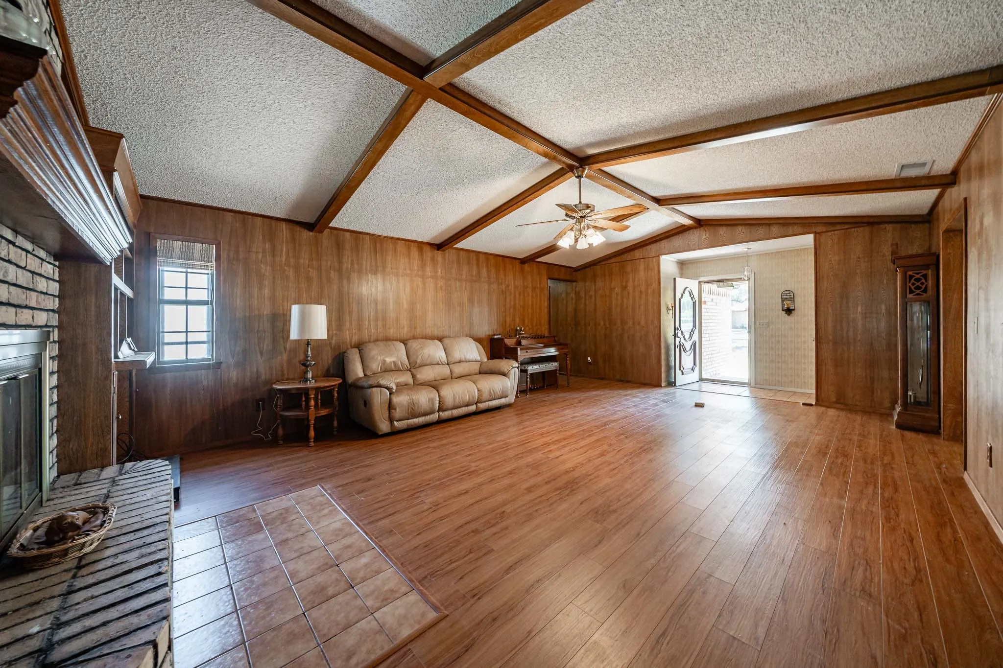 Single Family Residence For Sale in Jones County , 2100 Avenue Q, Anson, Texas 79501, 3 Bedroom, 2 Bathroom, 2 Garage spaces, 1,850 Sqft, built in 1983, mls#21337653, Real Estate Agent in Anson, Homes For Sale in Jones county, Homes For Sale in Anson, Realtor in Anson Texas, Real Estate Brokerage Independent Realty Texas, Luminita Cordes Realtor