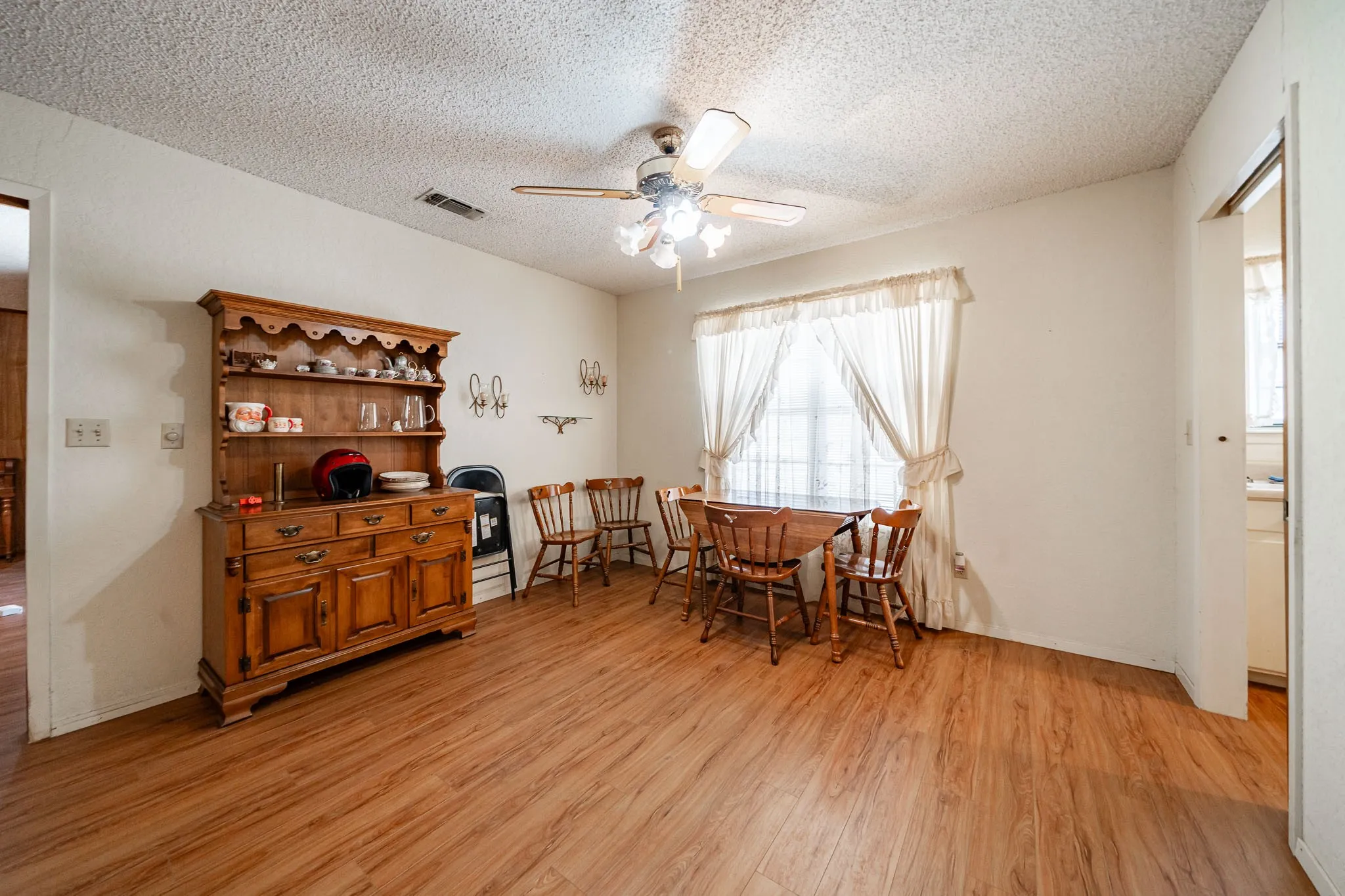 Single Family Residence For Sale in Jones County , 2100 Avenue Q, Anson, Texas 79501, 3 Bedroom, 2 Bathroom, 2 Garage spaces, 1,850 Sqft, built in 1983, mls#21337653, Real Estate Agent in Anson, Homes For Sale in Jones county, Homes For Sale in Anson, Realtor in Anson Texas, Real Estate Brokerage Independent Realty Texas, Luminita Cordes Realtor
