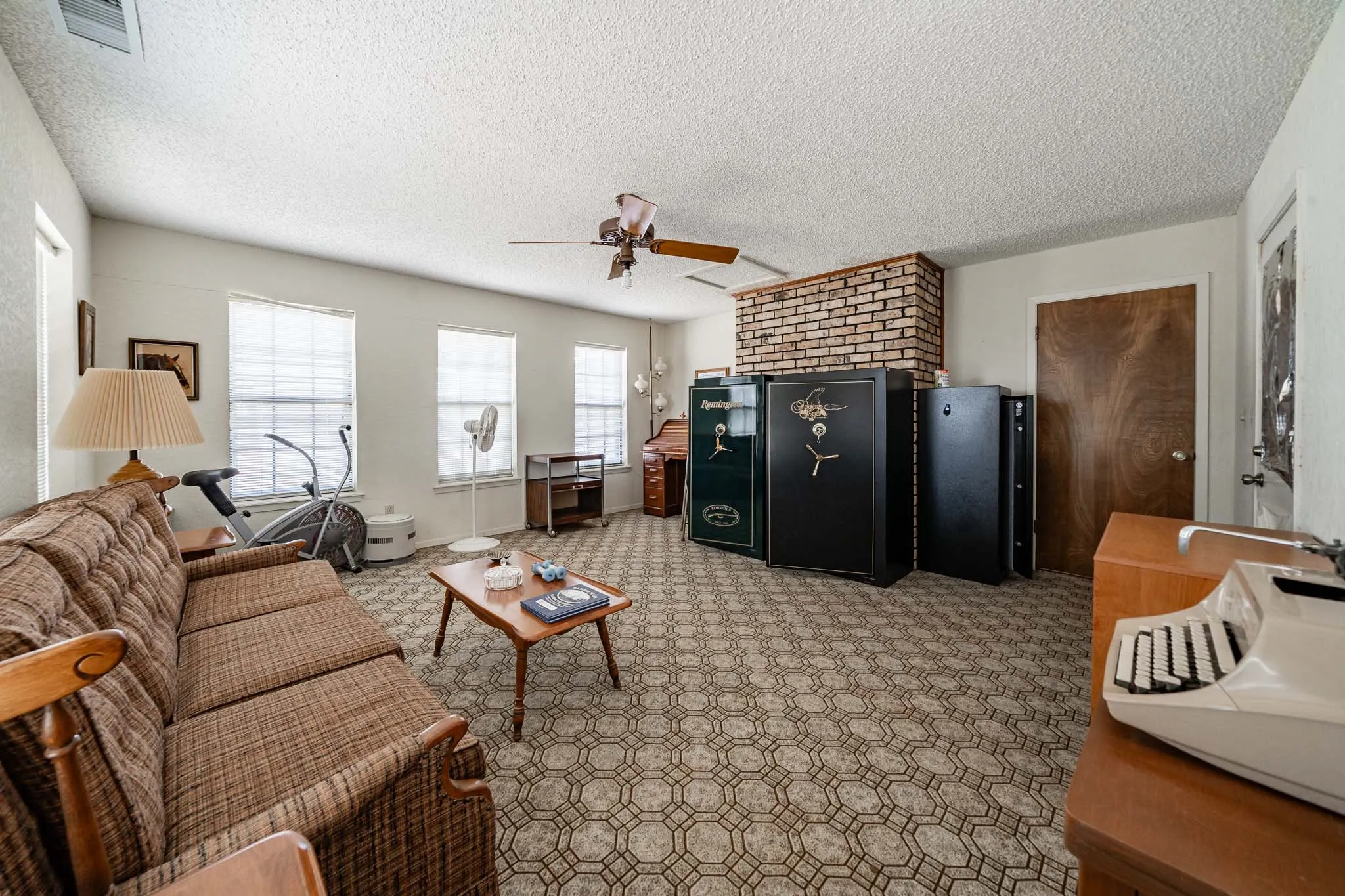 Single Family Residence For Sale in Jones County , 2100 Avenue Q, Anson, Texas 79501, 3 Bedroom, 2 Bathroom, 2 Garage spaces, 1,850 Sqft, built in 1983, mls#21337653, Real Estate Agent in Anson, Homes For Sale in Jones county, Homes For Sale in Anson, Realtor in Anson Texas, Real Estate Brokerage Independent Realty Texas, Luminita Cordes Realtor