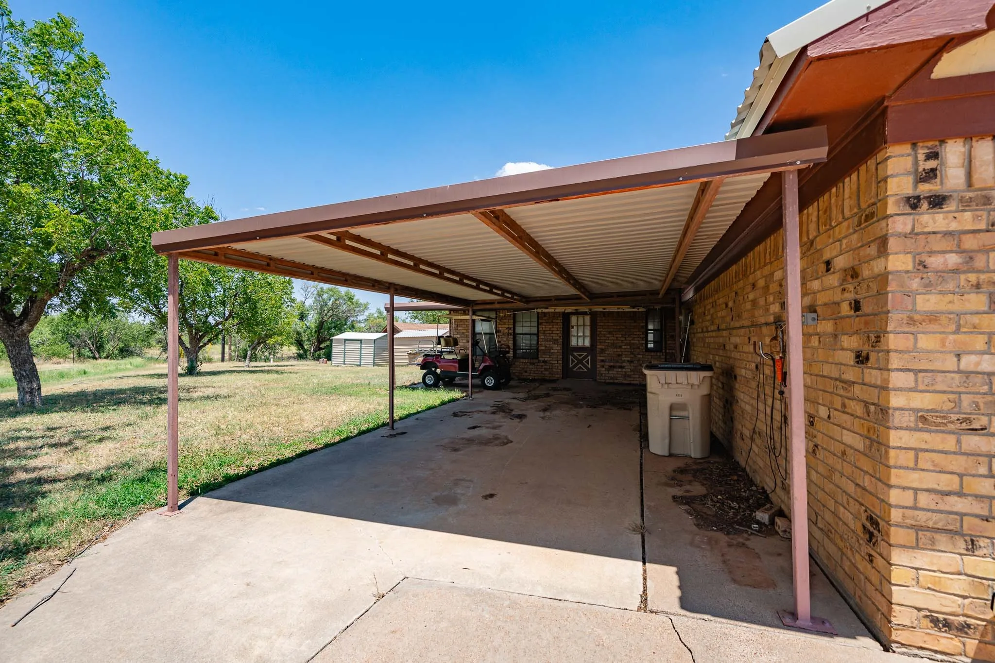 Single Family Residence For Sale in Jones County , 2100 Avenue Q, Anson, Texas 79501, 3 Bedroom, 2 Bathroom, 2 Garage spaces, 1,850 Sqft, built in 1983, mls#21337653, Real Estate Agent in Anson, Homes For Sale in Jones county, Homes For Sale in Anson, Realtor in Anson Texas, Real Estate Brokerage Independent Realty Texas, Luminita Cordes Realtor