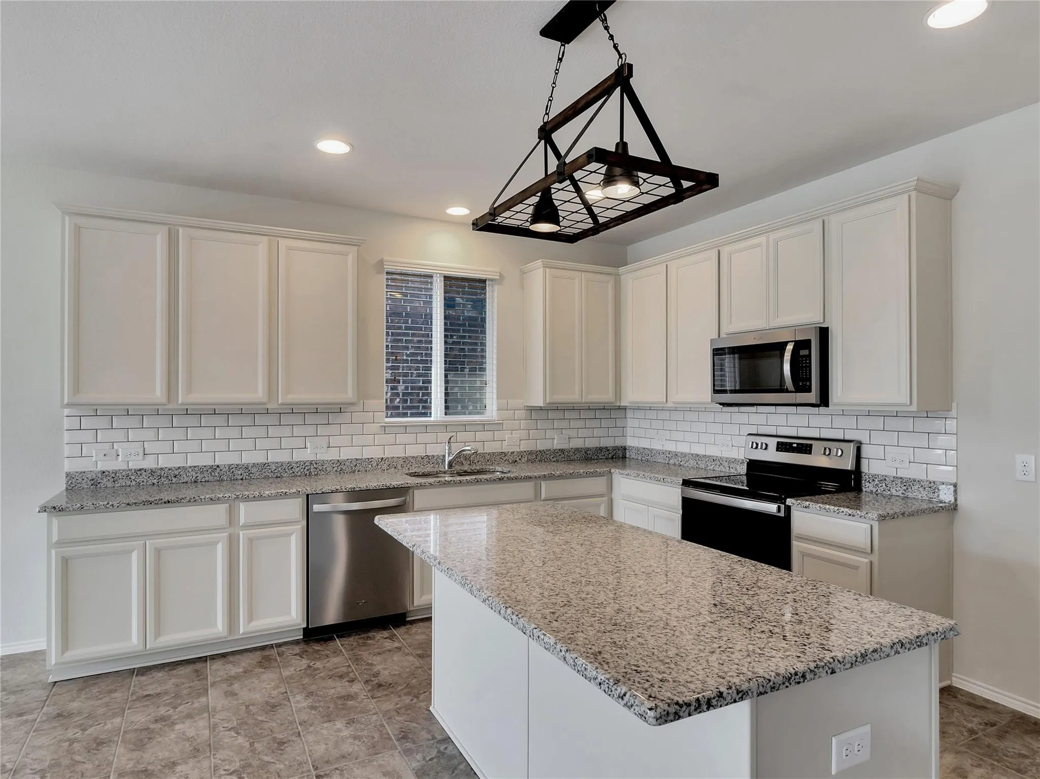 Single Family Residence For Rent in Kaufman County , 2011 Avondown Road, Forney, Texas 75126, 3 Bedroom, 2 Bathroom, 2 Garage spaces, 2,146 Sqft, built in 2018, mls#21337660, Real Estate Agent in Forney, Homes For Rent in Kaufman county, Homes For Rent in Forney, Realtor in Forney Texas, Real Estate Brokerage Independent Realty Texas, Luminita Cordes Realtor
