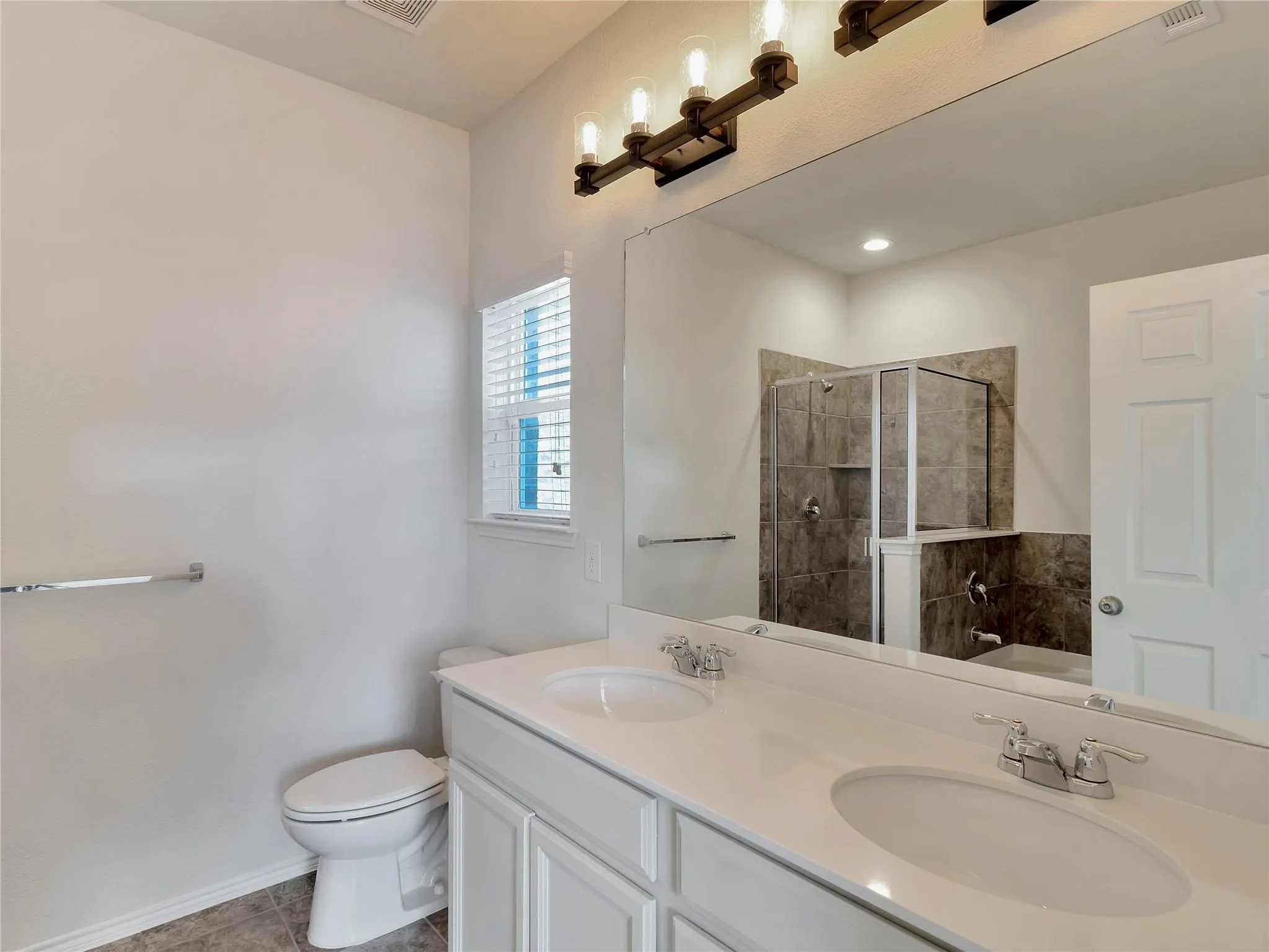 Single Family Residence For Rent in Kaufman County , 2011 Avondown Road, Forney, Texas 75126, 3 Bedroom, 2 Bathroom, 2 Garage spaces, 2,146 Sqft, built in 2018, mls#21337660, Real Estate Agent in Forney, Homes For Rent in Kaufman county, Homes For Rent in Forney, Realtor in Forney Texas, Real Estate Brokerage Independent Realty Texas, Luminita Cordes Realtor