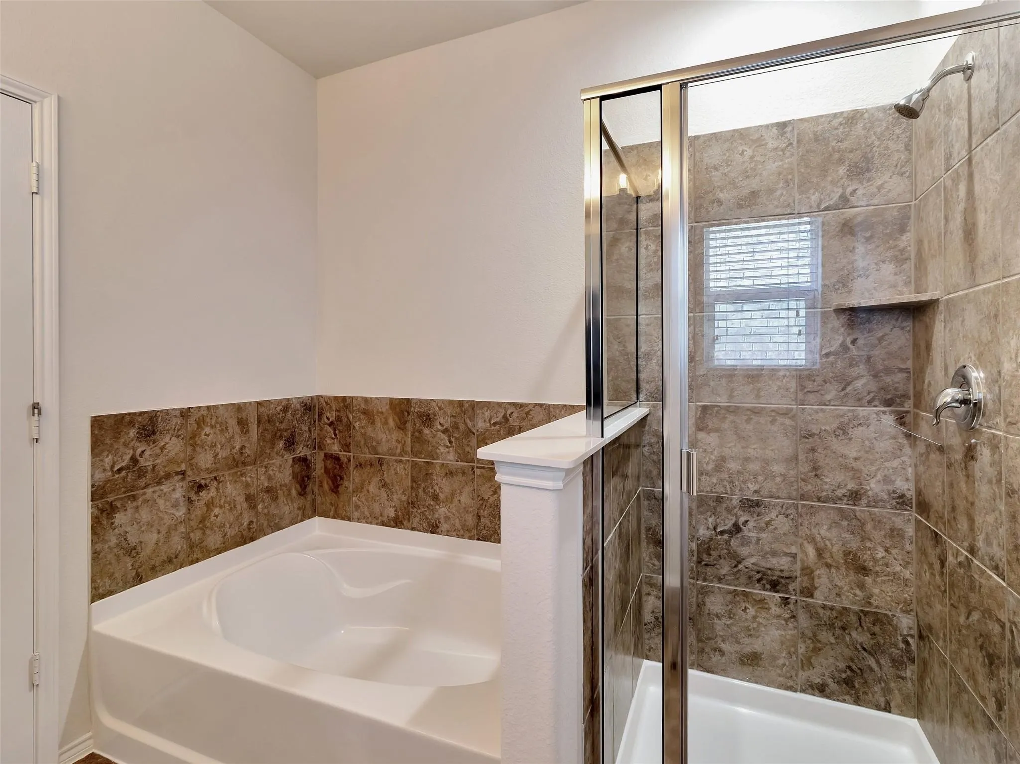 Single Family Residence For Rent in Kaufman County , 2011 Avondown Road, Forney, Texas 75126, 3 Bedroom, 2 Bathroom, 2 Garage spaces, 2,146 Sqft, built in 2018, mls#21337660, Real Estate Agent in Forney, Homes For Rent in Kaufman county, Homes For Rent in Forney, Realtor in Forney Texas, Real Estate Brokerage Independent Realty Texas, Luminita Cordes Realtor