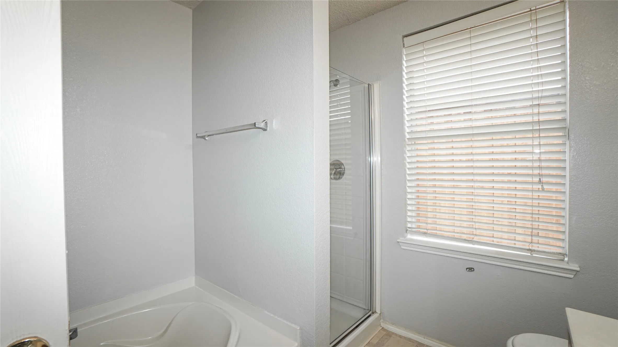 Single Family Residence For Rent in Kaufman County , 106 Starlight Drive, Forney, Texas 75126, 3 Bedroom, 2 Bathroom, 2 Garage spaces, 1,654 Sqft, built in 2003, Price $1,995, mls#21334625, Real Estate Agent in Forney, Homes For Rent in Kaufman county, Homes For Rent in Forney, Realtor in Forney Texas, Real Estate Brokerage Independent Realty Texas, Luminita Cordes Realtor