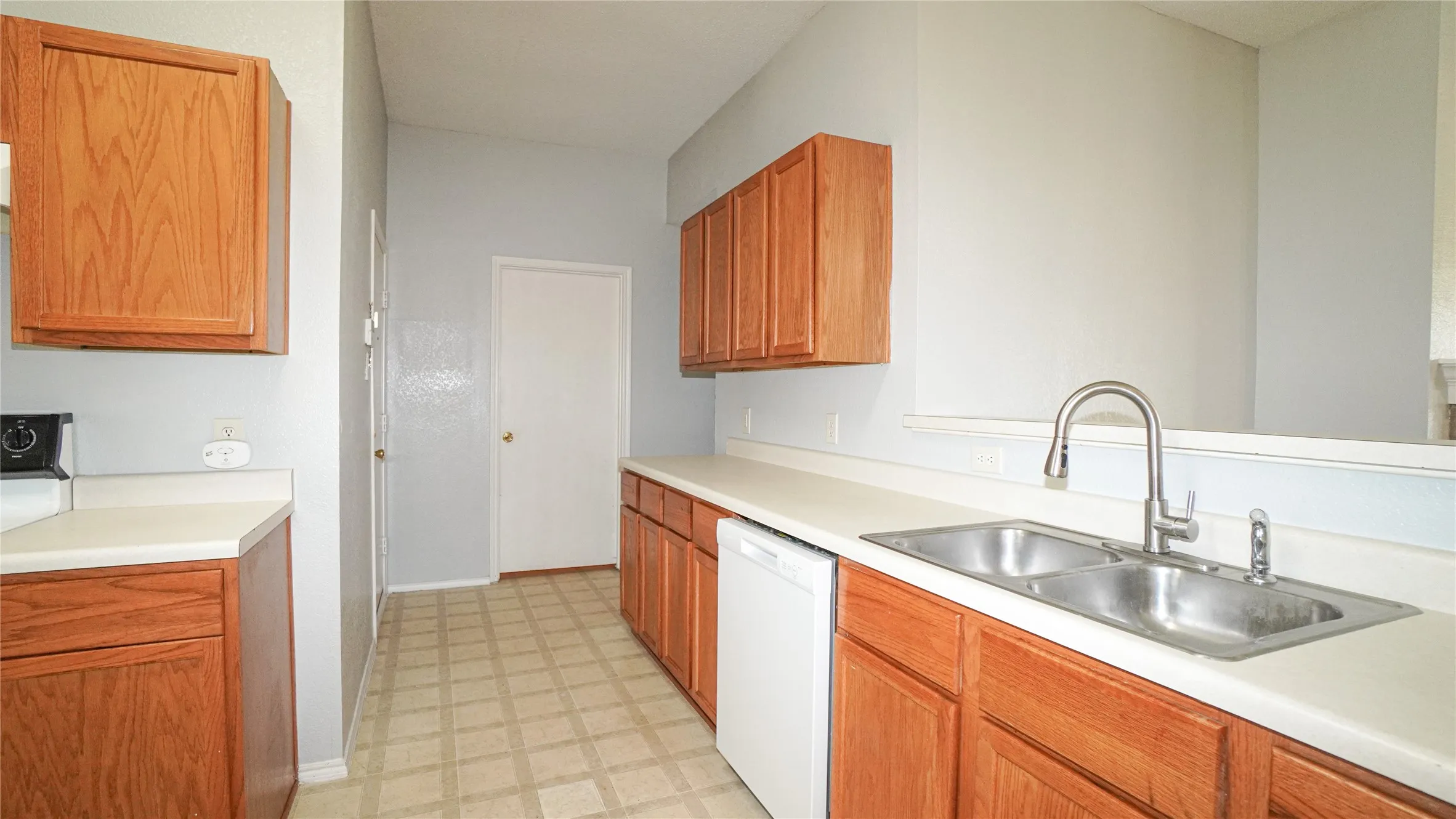 Single Family Residence For Rent in Kaufman County , 106 Starlight Drive, Forney, Texas 75126, 3 Bedroom, 2 Bathroom, 2 Garage spaces, 1,654 Sqft, built in 2003, Price $1,995, mls#21334625, Real Estate Agent in Forney, Homes For Rent in Kaufman county, Homes For Rent in Forney, Realtor in Forney Texas, Real Estate Brokerage Independent Realty Texas, Luminita Cordes Realtor