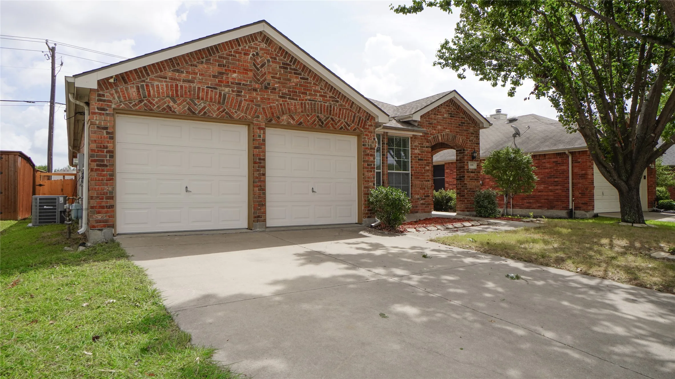 Single Family Residence For Rent in Kaufman County , 106 Starlight Drive, Forney, Texas 75126, 3 Bedroom, 2 Bathroom, 2 Garage spaces, 1,654 Sqft, built in 2003, Price $1,995, mls#21334625, Real Estate Agent in Forney, Homes For Rent in Kaufman county, Homes For Rent in Forney, Realtor in Forney Texas, Real Estate Brokerage Independent Realty Texas, Luminita Cordes Realtor