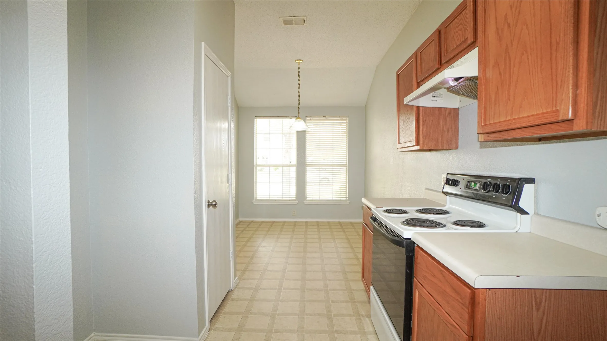 Single Family Residence For Rent in Kaufman County , 106 Starlight Drive, Forney, Texas 75126, 3 Bedroom, 2 Bathroom, 2 Garage spaces, 1,654 Sqft, built in 2003, Price $1,995, mls#21334625, Real Estate Agent in Forney, Homes For Rent in Kaufman county, Homes For Rent in Forney, Realtor in Forney Texas, Real Estate Brokerage Independent Realty Texas, Luminita Cordes Realtor