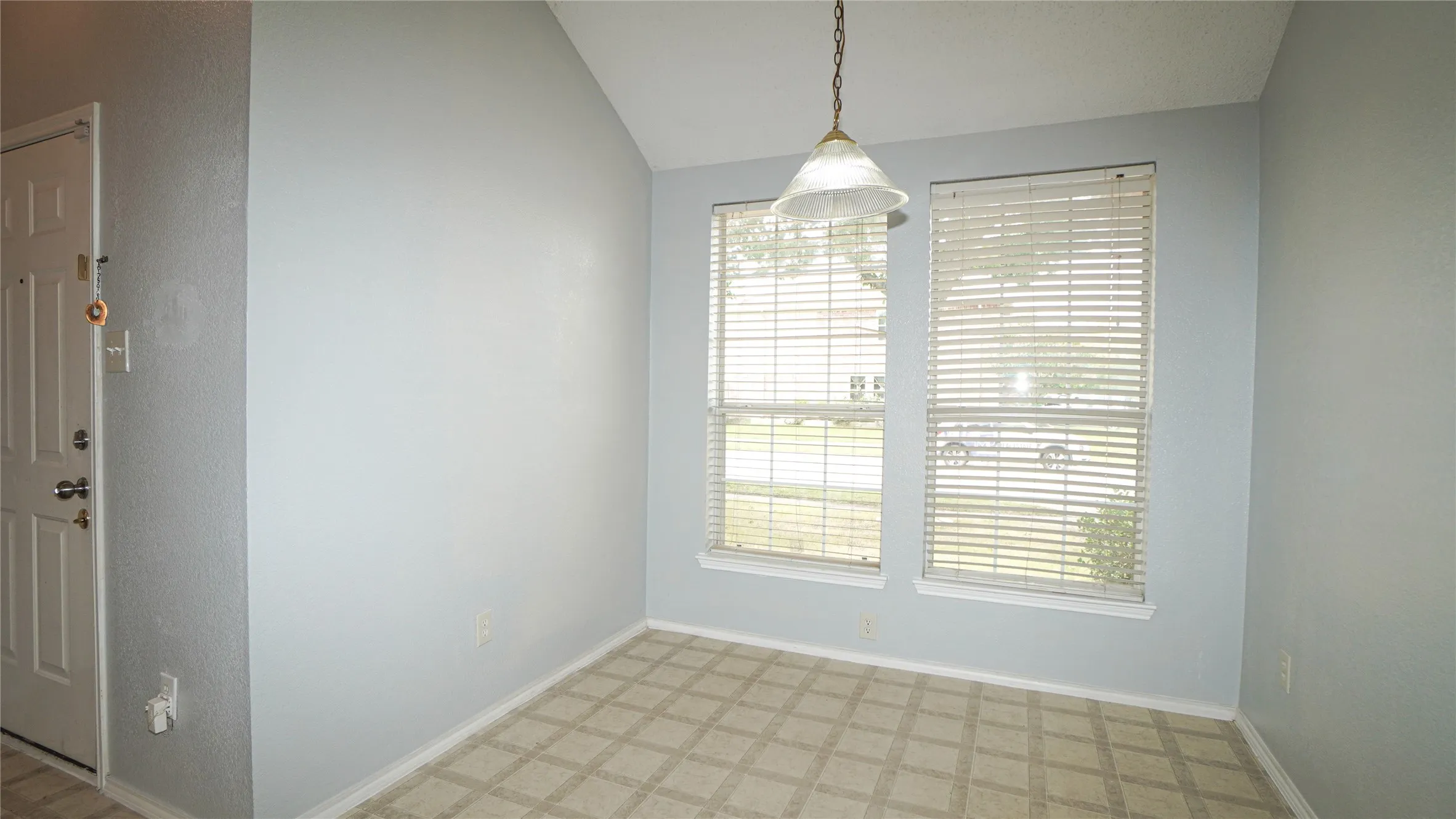 Single Family Residence For Rent in Kaufman County , 106 Starlight Drive, Forney, Texas 75126, 3 Bedroom, 2 Bathroom, 2 Garage spaces, 1,654 Sqft, built in 2003, Price $1,995, mls#21334625, Real Estate Agent in Forney, Homes For Rent in Kaufman county, Homes For Rent in Forney, Realtor in Forney Texas, Real Estate Brokerage Independent Realty Texas, Luminita Cordes Realtor
