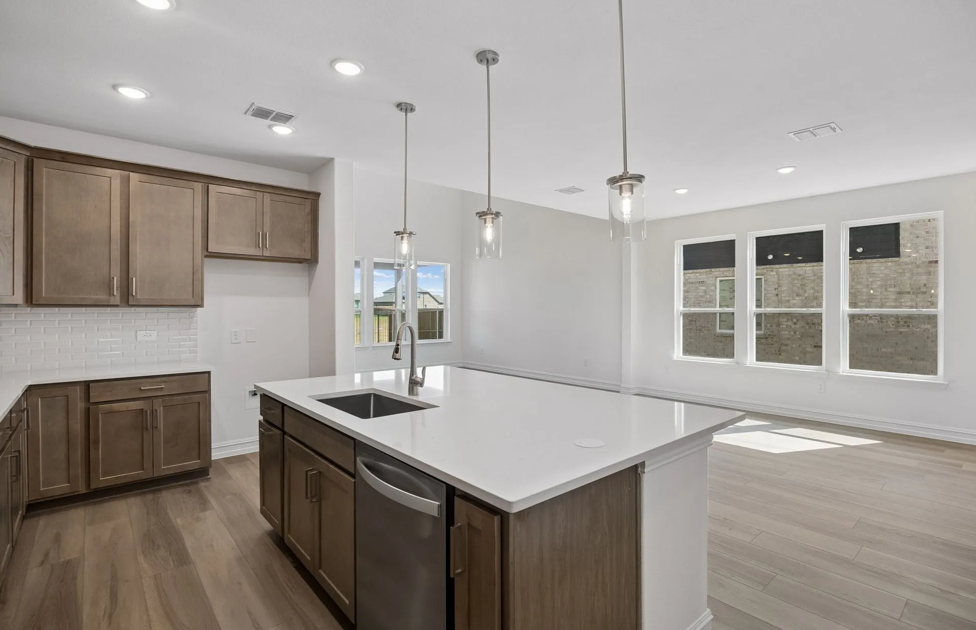 Eat-in bartop kitchen island