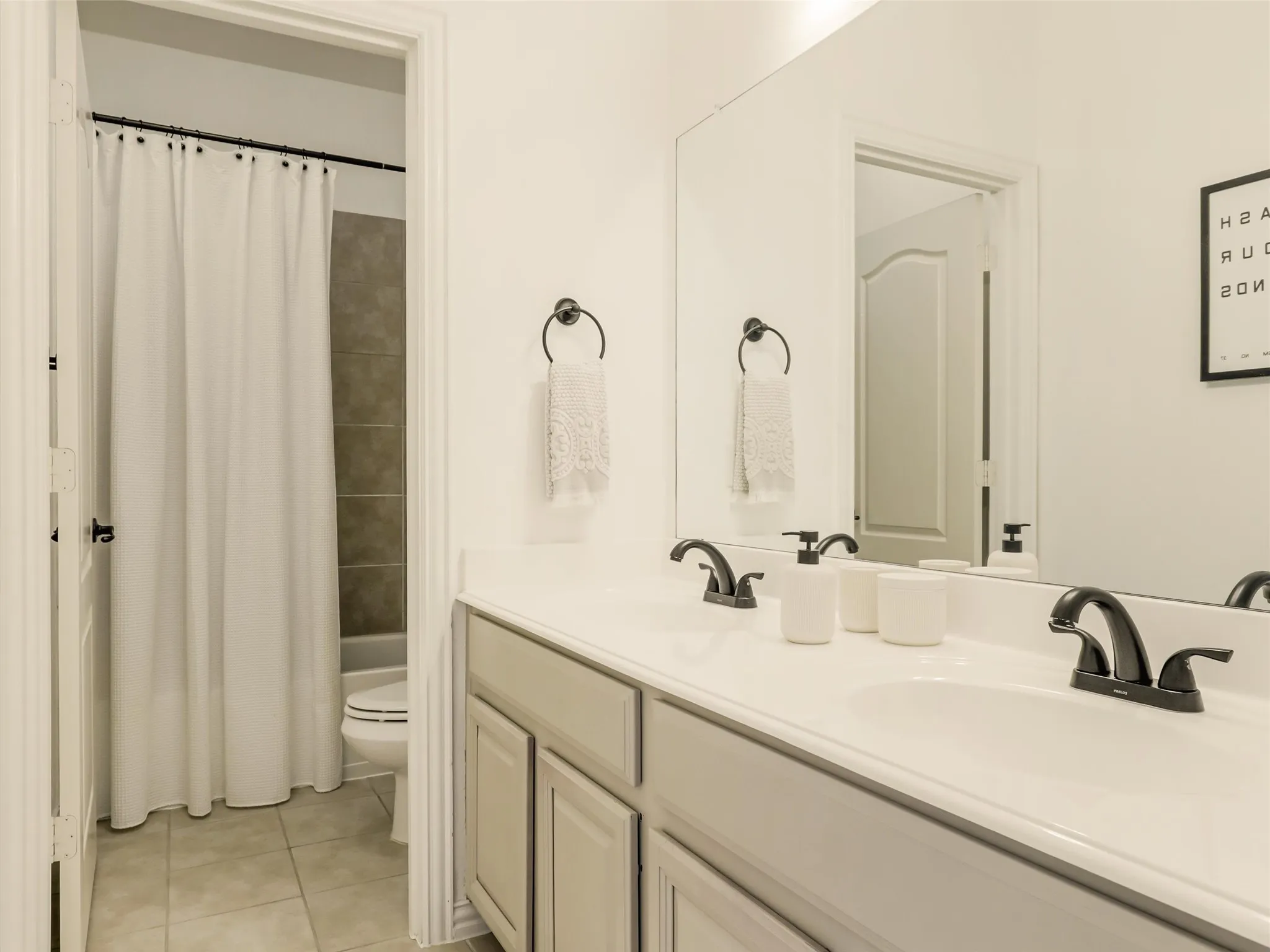  Clean, neutral finishes and a functional layout make this full bathroom perfect for family and guests alike.