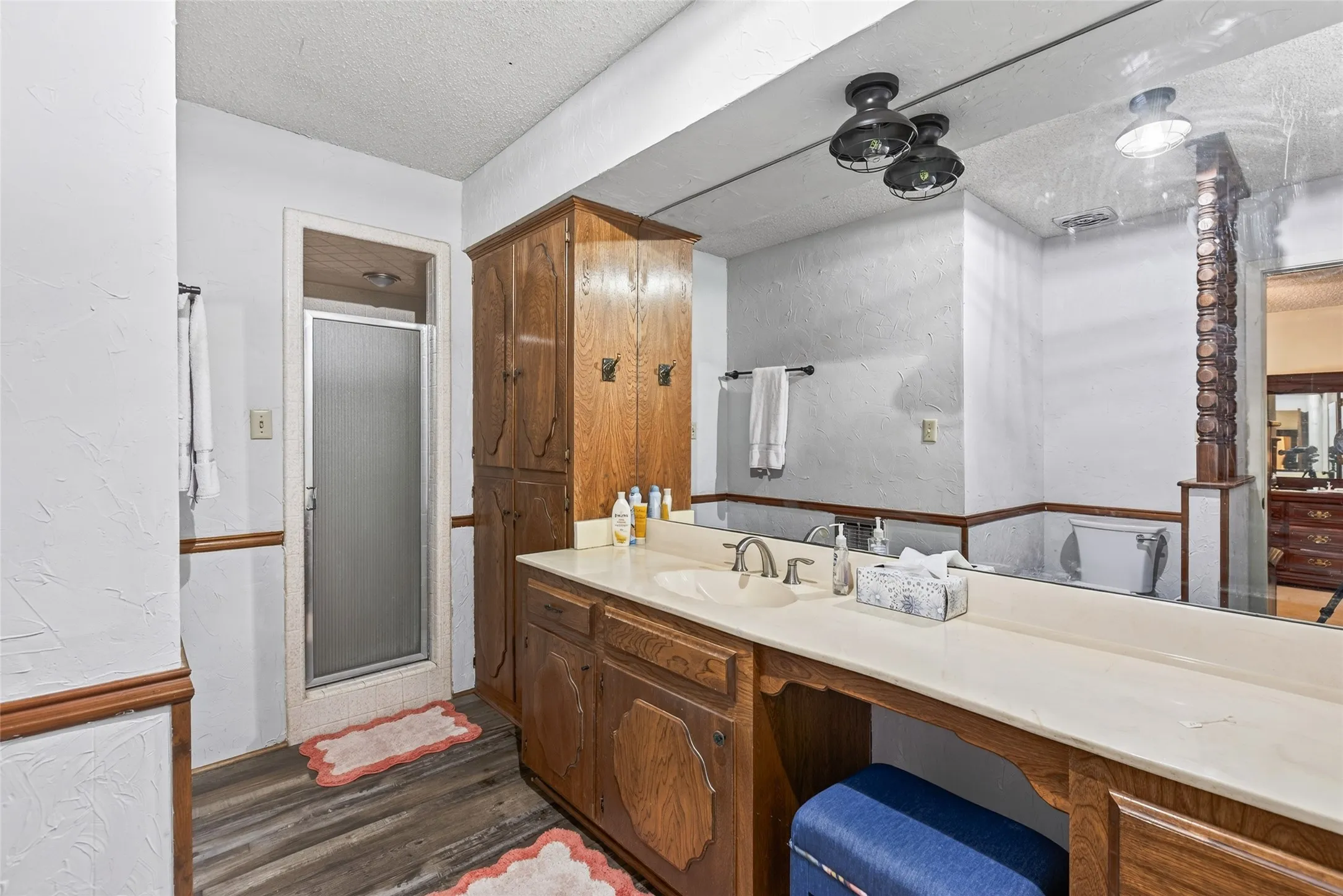 Single Family Residence For Sale in Kaufman County , 19399 State Highway 274, Kemp, Texas 75143, 6 Bedroom, 6 Bathroom, 2 Garage spaces, 3,965 Sqft, built in 1970, mls#21336083, Real Estate Agent in Kemp, Homes For Sale in Kaufman county, Homes For Sale in Kemp, Realtor in Kemp Texas, Real Estate Brokerage Independent Realty Texas, Luminita Cordes Realtor