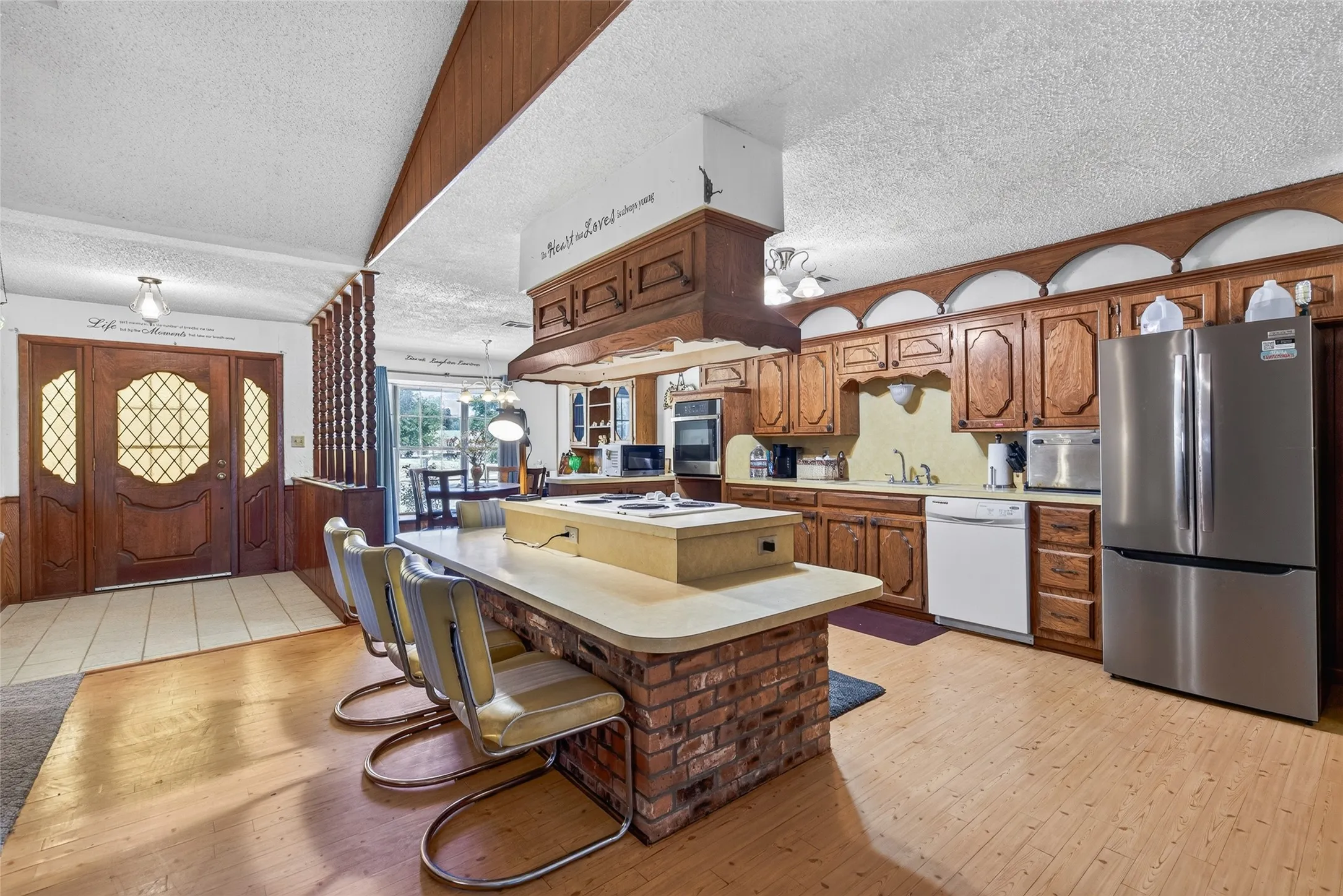 Single Family Residence For Sale in Kaufman County , 19399 State Highway 274, Kemp, Texas 75143, 6 Bedroom, 6 Bathroom, 2 Garage spaces, 3,965 Sqft, built in 1970, mls#21336083, Real Estate Agent in Kemp, Homes For Sale in Kaufman county, Homes For Sale in Kemp, Realtor in Kemp Texas, Real Estate Brokerage Independent Realty Texas, Luminita Cordes Realtor