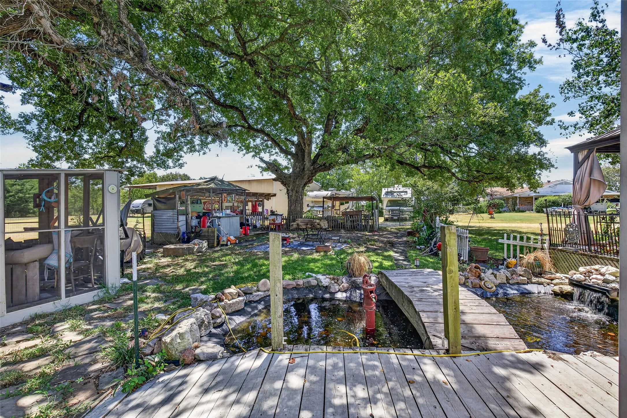 Single Family Residence For Sale in Kaufman County , 19399 State Highway 274, Kemp, Texas 75143, 6 Bedroom, 6 Bathroom, 2 Garage spaces, 3,965 Sqft, built in 1970, mls#21336083, Real Estate Agent in Kemp, Homes For Sale in Kaufman county, Homes For Sale in Kemp, Realtor in Kemp Texas, Real Estate Brokerage Independent Realty Texas, Luminita Cordes Realtor