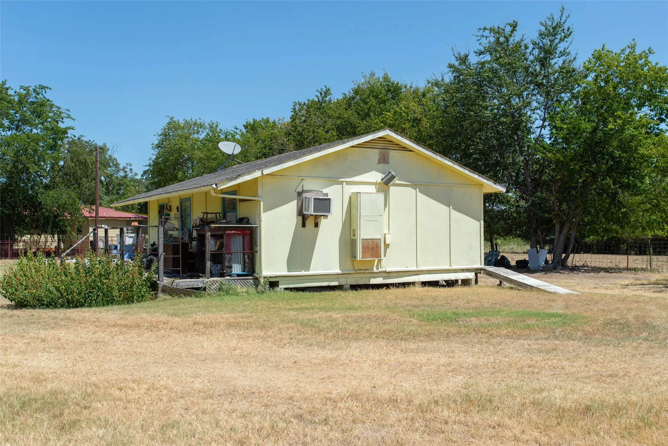 Single Family Residence For Sale in Kaufman County , 19399 State Highway 274, Kemp, Texas 75143, 6 Bedroom, 6 Bathroom, 2 Garage spaces, 3,965 Sqft, built in 1970, mls#21336083, Real Estate Agent in Kemp, Homes For Sale in Kaufman county, Homes For Sale in Kemp, Realtor in Kemp Texas, Real Estate Brokerage Independent Realty Texas, Luminita Cordes Realtor