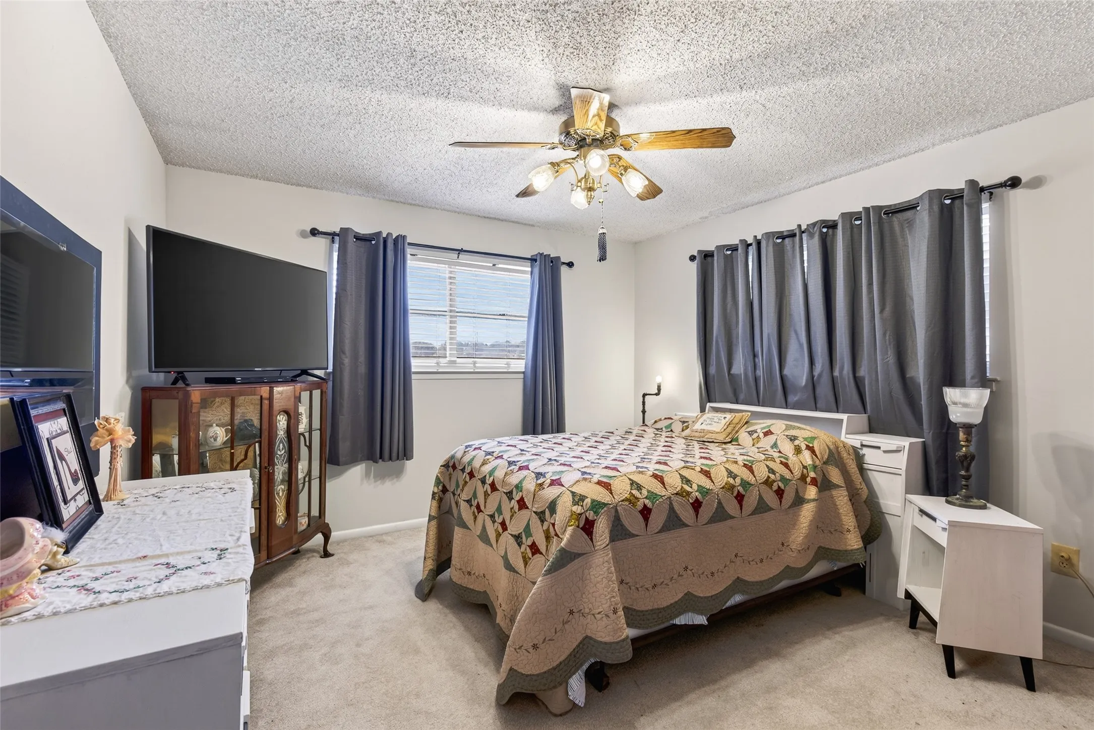 Single Family Residence For Sale in Kaufman County , 19399 State Highway 274, Kemp, Texas 75143, 6 Bedroom, 6 Bathroom, 2 Garage spaces, 3,965 Sqft, built in 1970, mls#21336083, Real Estate Agent in Kemp, Homes For Sale in Kaufman county, Homes For Sale in Kemp, Realtor in Kemp Texas, Real Estate Brokerage Independent Realty Texas, Luminita Cordes Realtor