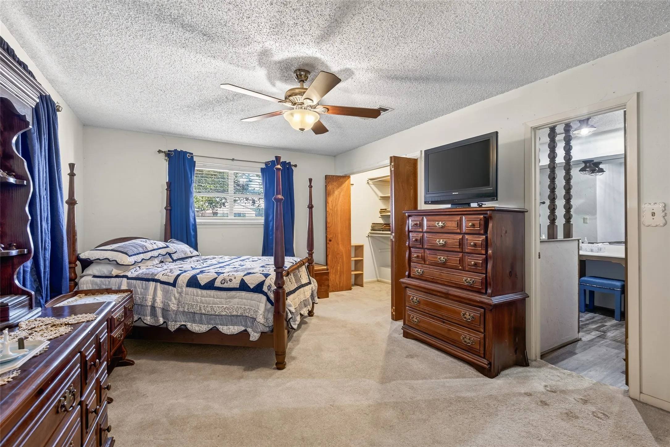Single Family Residence For Sale in Kaufman County , 19399 State Highway 274, Kemp, Texas 75143, 6 Bedroom, 6 Bathroom, 2 Garage spaces, 3,965 Sqft, built in 1970, mls#21336083, Real Estate Agent in Kemp, Homes For Sale in Kaufman county, Homes For Sale in Kemp, Realtor in Kemp Texas, Real Estate Brokerage Independent Realty Texas, Luminita Cordes Realtor