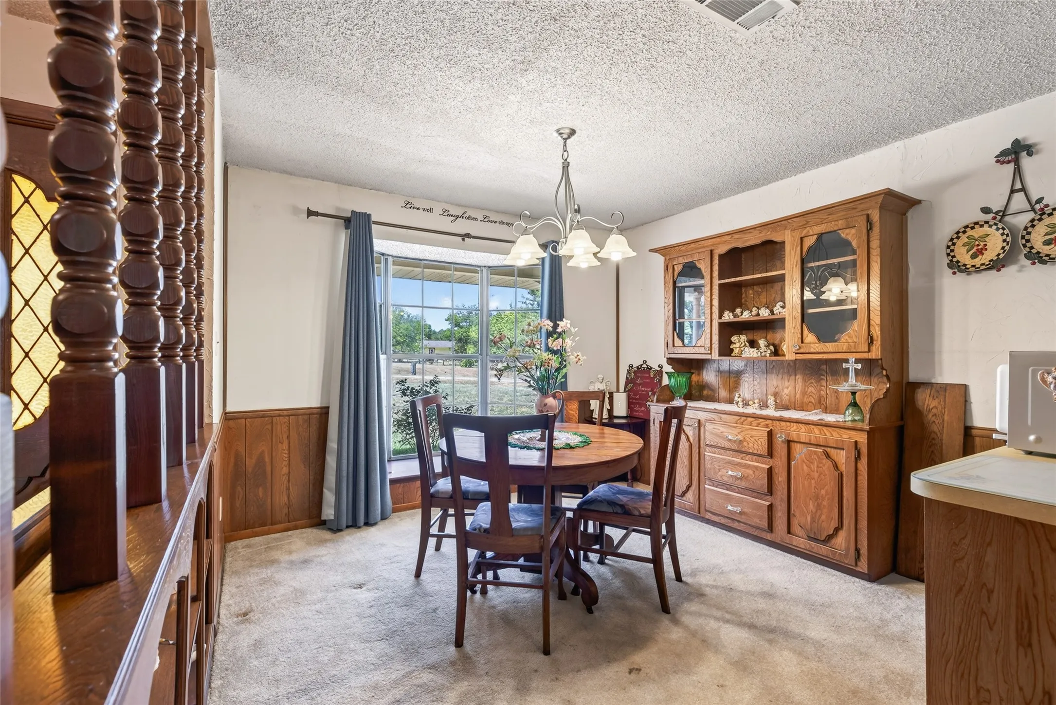Single Family Residence For Sale in Kaufman County , 19399 State Highway 274, Kemp, Texas 75143, 6 Bedroom, 6 Bathroom, 2 Garage spaces, 3,965 Sqft, built in 1970, mls#21336083, Real Estate Agent in Kemp, Homes For Sale in Kaufman county, Homes For Sale in Kemp, Realtor in Kemp Texas, Real Estate Brokerage Independent Realty Texas, Luminita Cordes Realtor