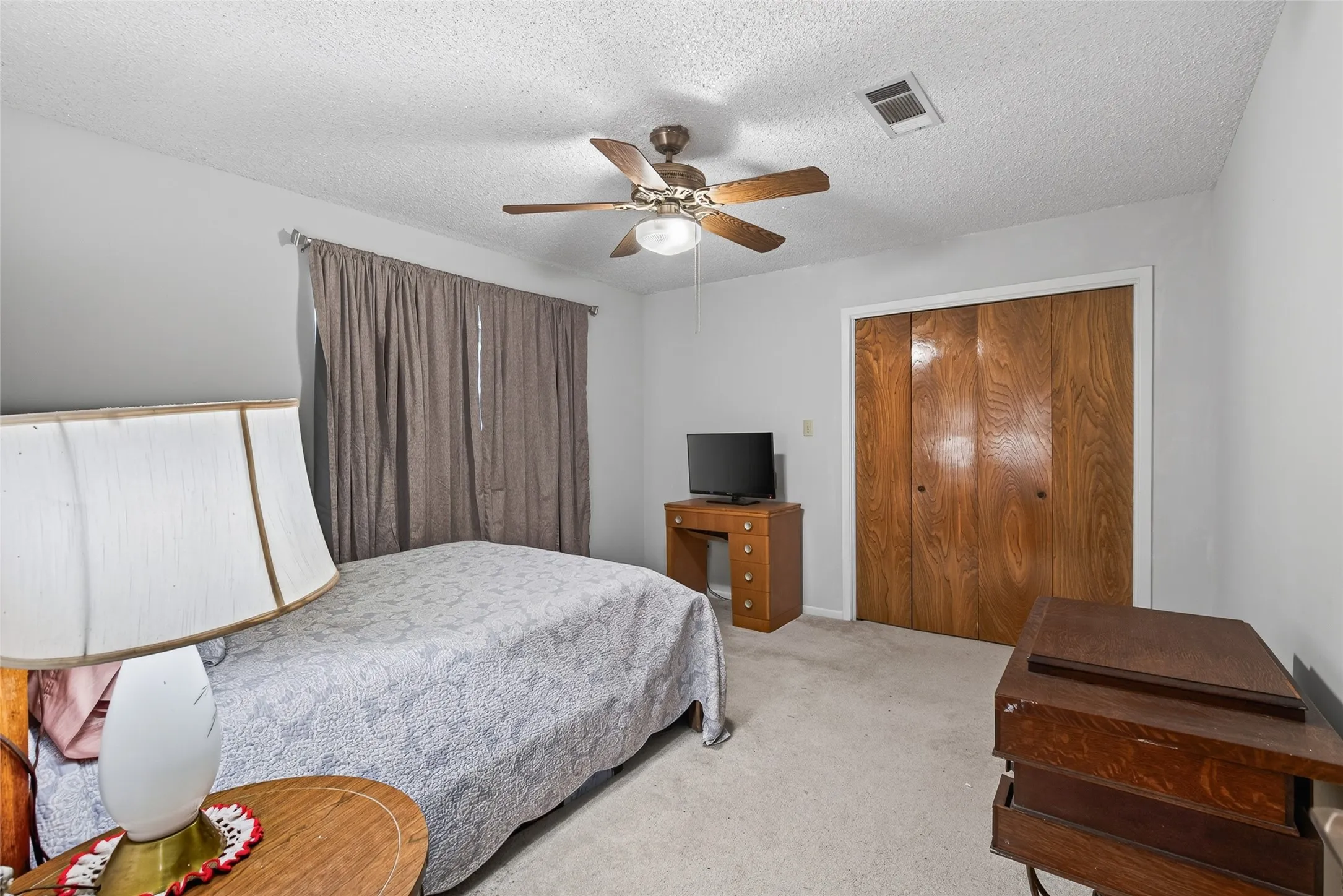 Single Family Residence For Sale in Kaufman County , 19399 State Highway 274, Kemp, Texas 75143, 6 Bedroom, 6 Bathroom, 2 Garage spaces, 3,965 Sqft, built in 1970, mls#21336083, Real Estate Agent in Kemp, Homes For Sale in Kaufman county, Homes For Sale in Kemp, Realtor in Kemp Texas, Real Estate Brokerage Independent Realty Texas, Luminita Cordes Realtor