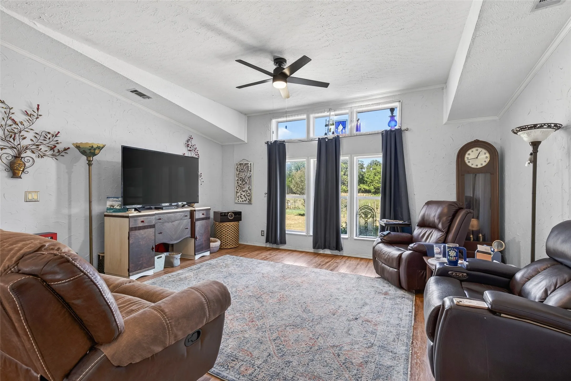 Single Family Residence For Sale in Kaufman County , 19399 State Highway 274, Kemp, Texas 75143, 6 Bedroom, 6 Bathroom, 2 Garage spaces, 3,965 Sqft, built in 1970, mls#21336083, Real Estate Agent in Kemp, Homes For Sale in Kaufman county, Homes For Sale in Kemp, Realtor in Kemp Texas, Real Estate Brokerage Independent Realty Texas, Luminita Cordes Realtor