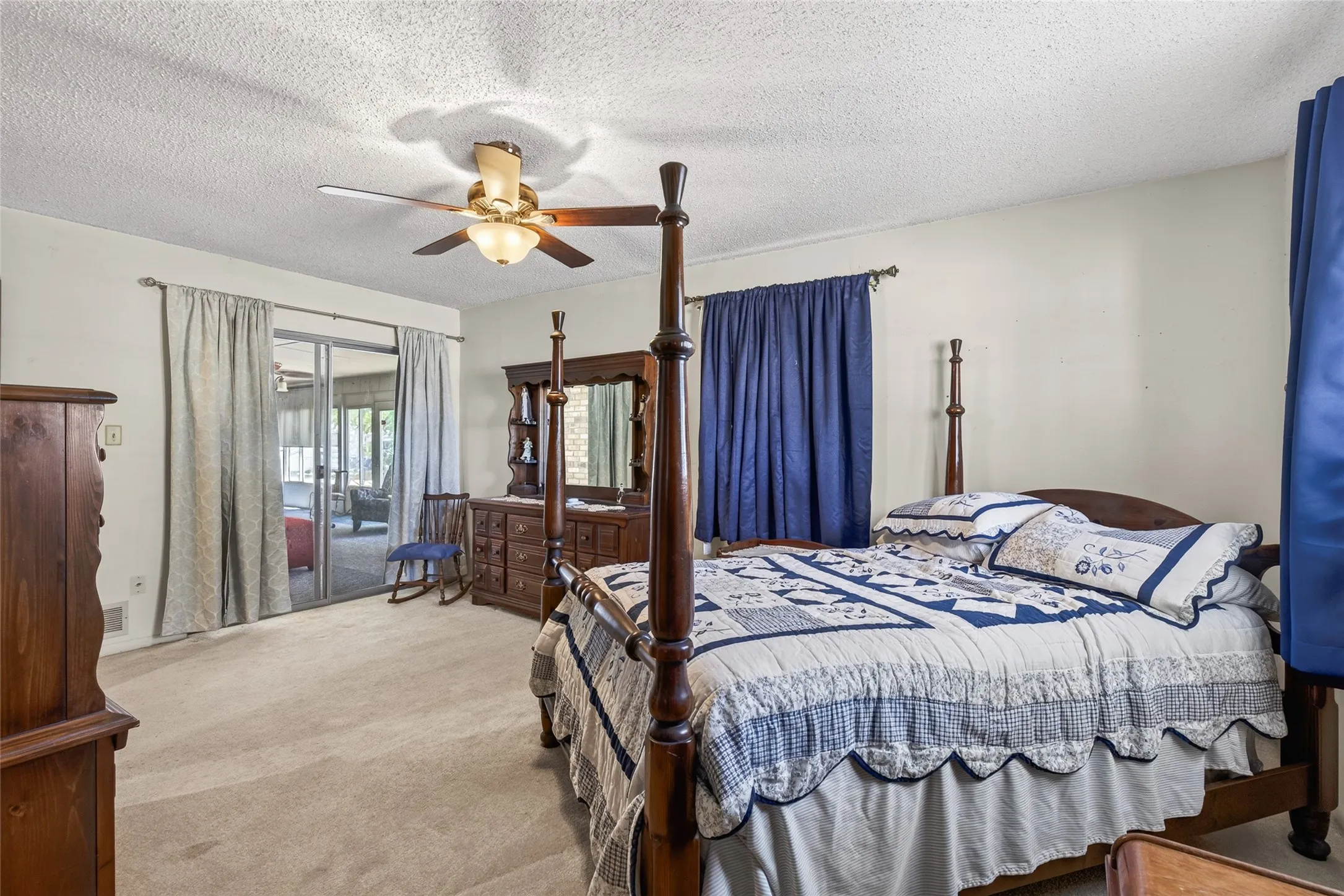 Single Family Residence For Sale in Kaufman County , 19399 State Highway 274, Kemp, Texas 75143, 6 Bedroom, 6 Bathroom, 2 Garage spaces, 3,965 Sqft, built in 1970, mls#21336083, Real Estate Agent in Kemp, Homes For Sale in Kaufman county, Homes For Sale in Kemp, Realtor in Kemp Texas, Real Estate Brokerage Independent Realty Texas, Luminita Cordes Realtor