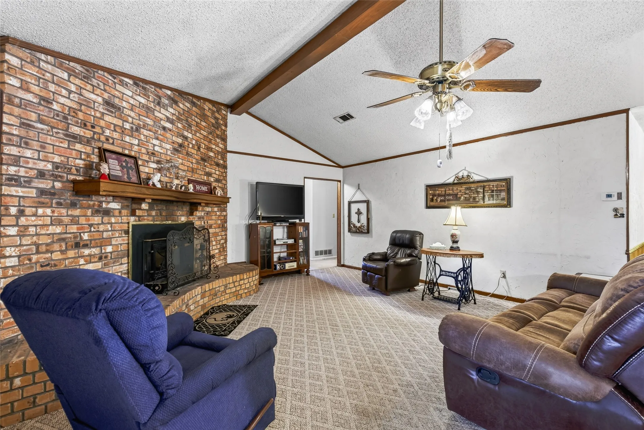 Single Family Residence For Sale in Kaufman County , 19399 State Highway 274, Kemp, Texas 75143, 6 Bedroom, 6 Bathroom, 2 Garage spaces, 3,965 Sqft, built in 1970, mls#21336083, Real Estate Agent in Kemp, Homes For Sale in Kaufman county, Homes For Sale in Kemp, Realtor in Kemp Texas, Real Estate Brokerage Independent Realty Texas, Luminita Cordes Realtor