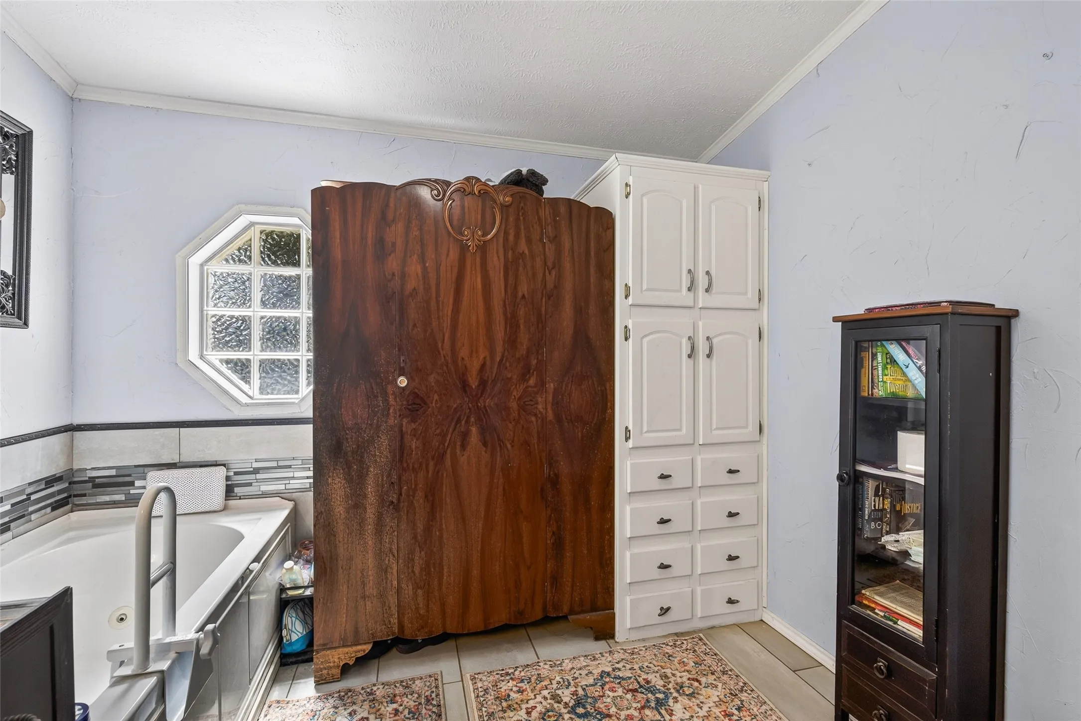 Single Family Residence For Sale in Kaufman County , 19399 State Highway 274, Kemp, Texas 75143, 6 Bedroom, 6 Bathroom, 2 Garage spaces, 3,965 Sqft, built in 1970, mls#21336083, Real Estate Agent in Kemp, Homes For Sale in Kaufman county, Homes For Sale in Kemp, Realtor in Kemp Texas, Real Estate Brokerage Independent Realty Texas, Luminita Cordes Realtor