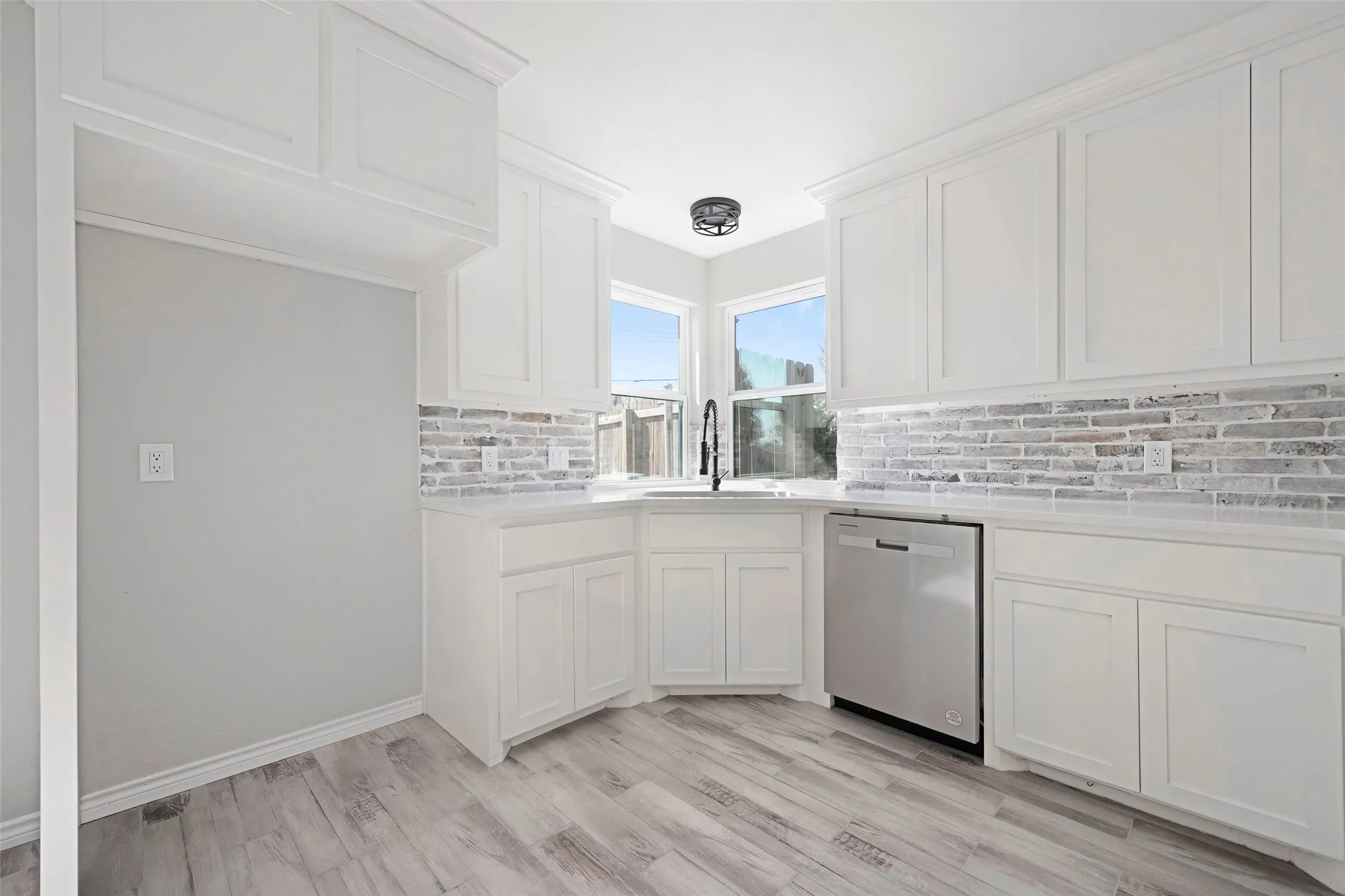 Single Family Residence For Sale in Hunt County , 2538 County Road 3127, Greenville, Texas 75402, 3 Bedrooms, 2 Bathrooms, 2 Garage spaces, 1,360 Sqft, built in 2005, Price $320,000, mls#21337585, Real Estate Agent in Greenville, Homes For Sale in Hunt county, Homes For Sale in Greenville, Realtor in Greenville Texas, Real Estate Brokerage Independent Realty Texas, Luminita Cordes Realtor