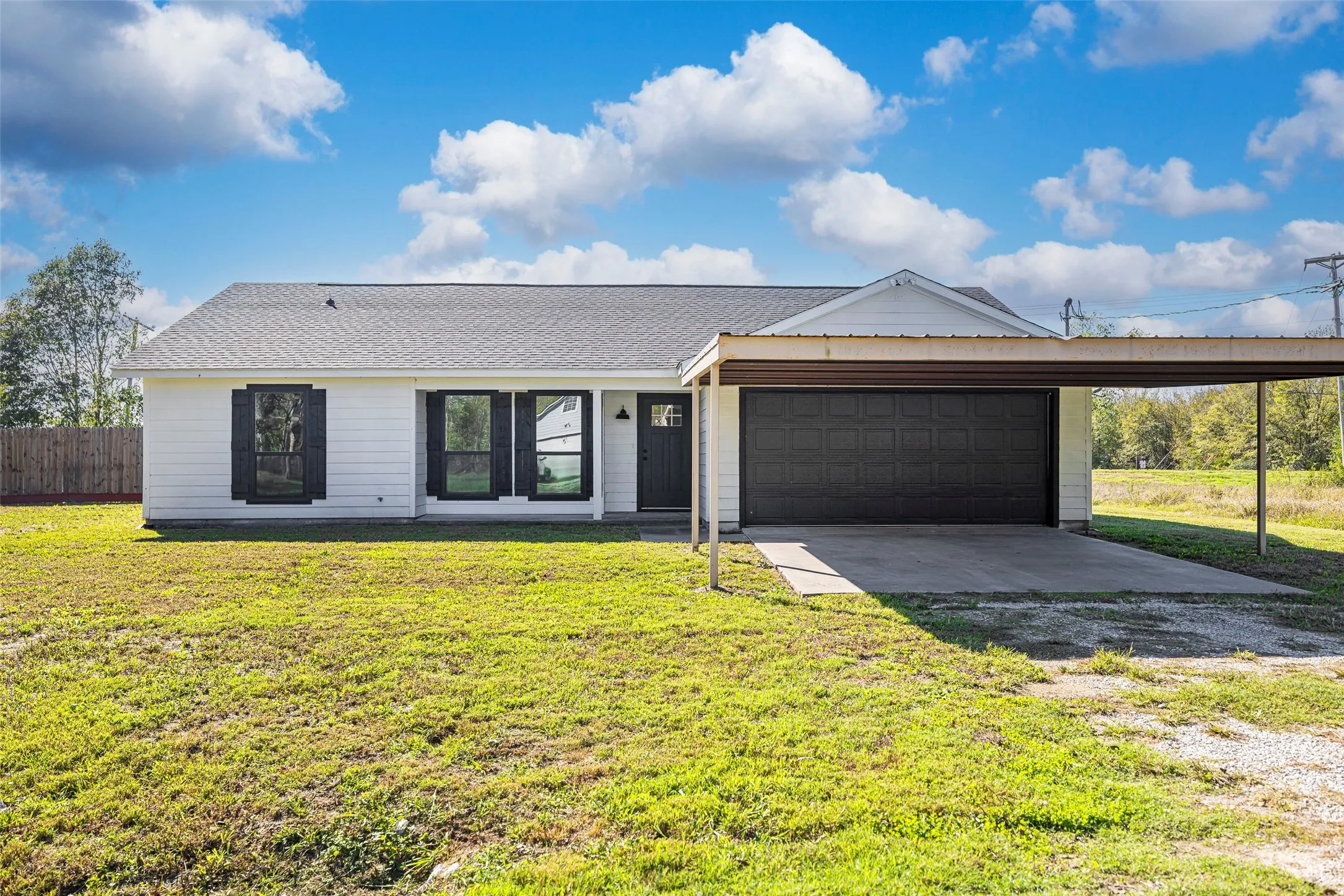 Single Family Residence For Sale in Hunt County , 2538 County Road 3127, Greenville, Texas 75402, 3 Bedrooms, 2 Bathrooms, 2 Garage spaces, 1,360 Sqft, built in 2005, Price $320,000, mls#21337585, Real Estate Agent in Greenville, Homes For Sale in Hunt county, Homes For Sale in Greenville, Realtor in Greenville Texas, Real Estate Brokerage Independent Realty Texas, Luminita Cordes Realtor