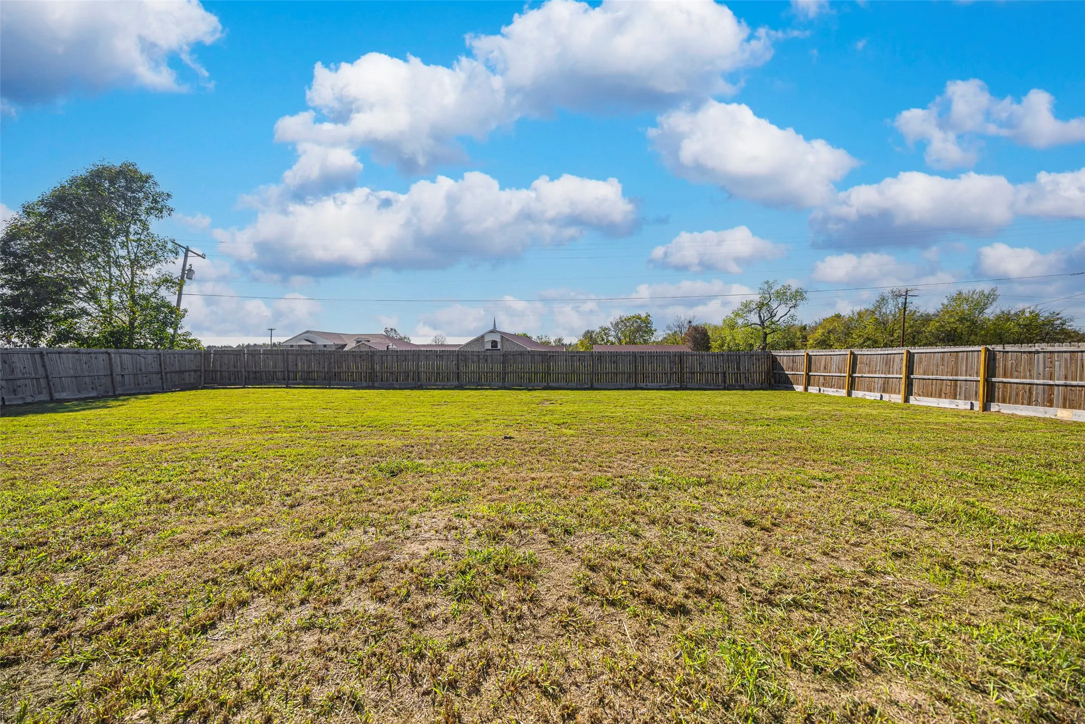 Single Family Residence For Sale in Hunt County , 2538 County Road 3127, Greenville, Texas 75402, 3 Bedrooms, 2 Bathrooms, 2 Garage spaces, 1,360 Sqft, built in 2005, Price $320,000, mls#21337585, Real Estate Agent in Greenville, Homes For Sale in Hunt county, Homes For Sale in Greenville, Realtor in Greenville Texas, Real Estate Brokerage Independent Realty Texas, Luminita Cordes Realtor