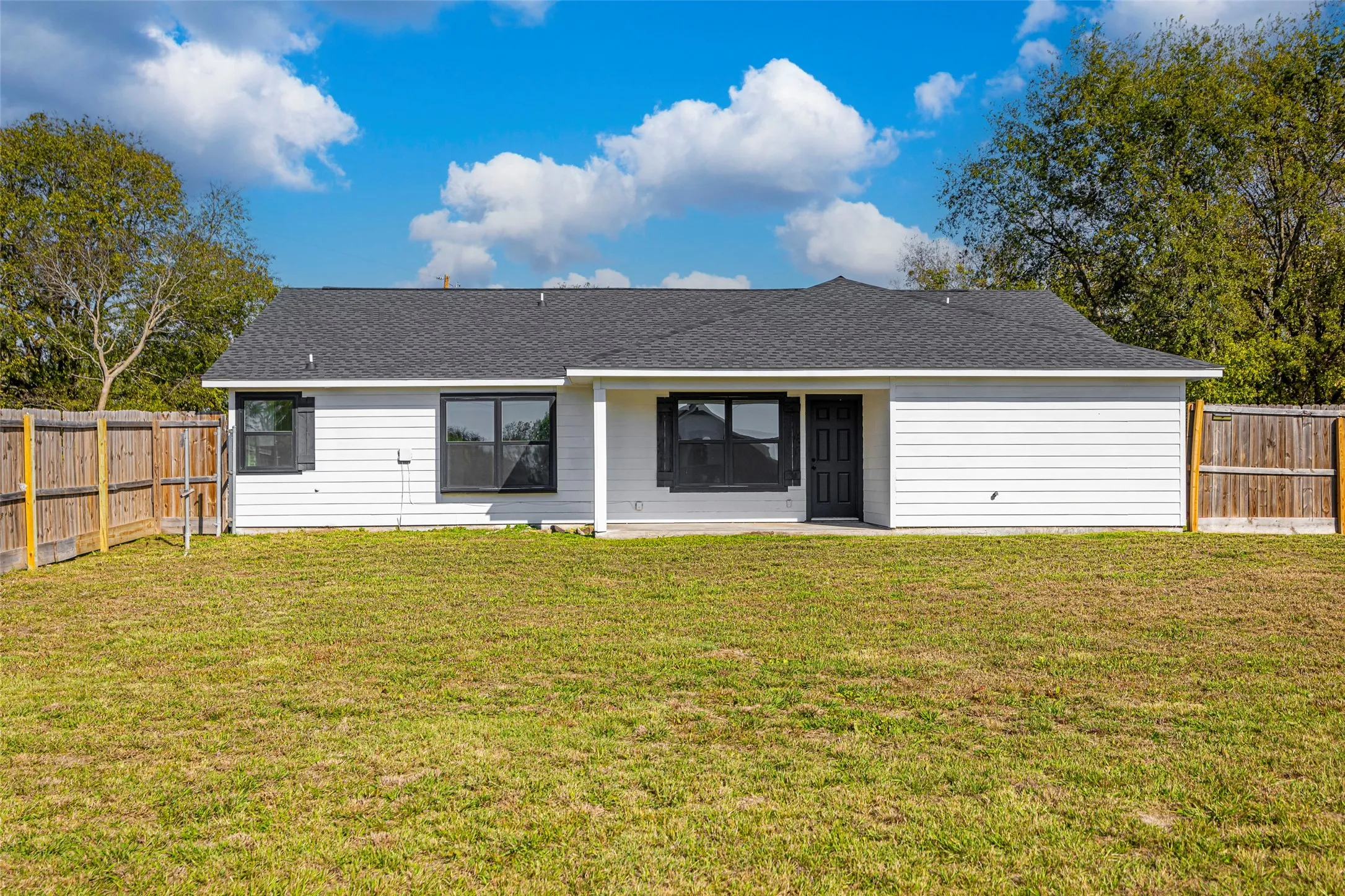 Single Family Residence For Sale in Hunt County , 2538 County Road 3127, Greenville, Texas 75402, 3 Bedrooms, 2 Bathrooms, 2 Garage spaces, 1,360 Sqft, built in 2005, Price $320,000, mls#21337585, Real Estate Agent in Greenville, Homes For Sale in Hunt county, Homes For Sale in Greenville, Realtor in Greenville Texas, Real Estate Brokerage Independent Realty Texas, Luminita Cordes Realtor