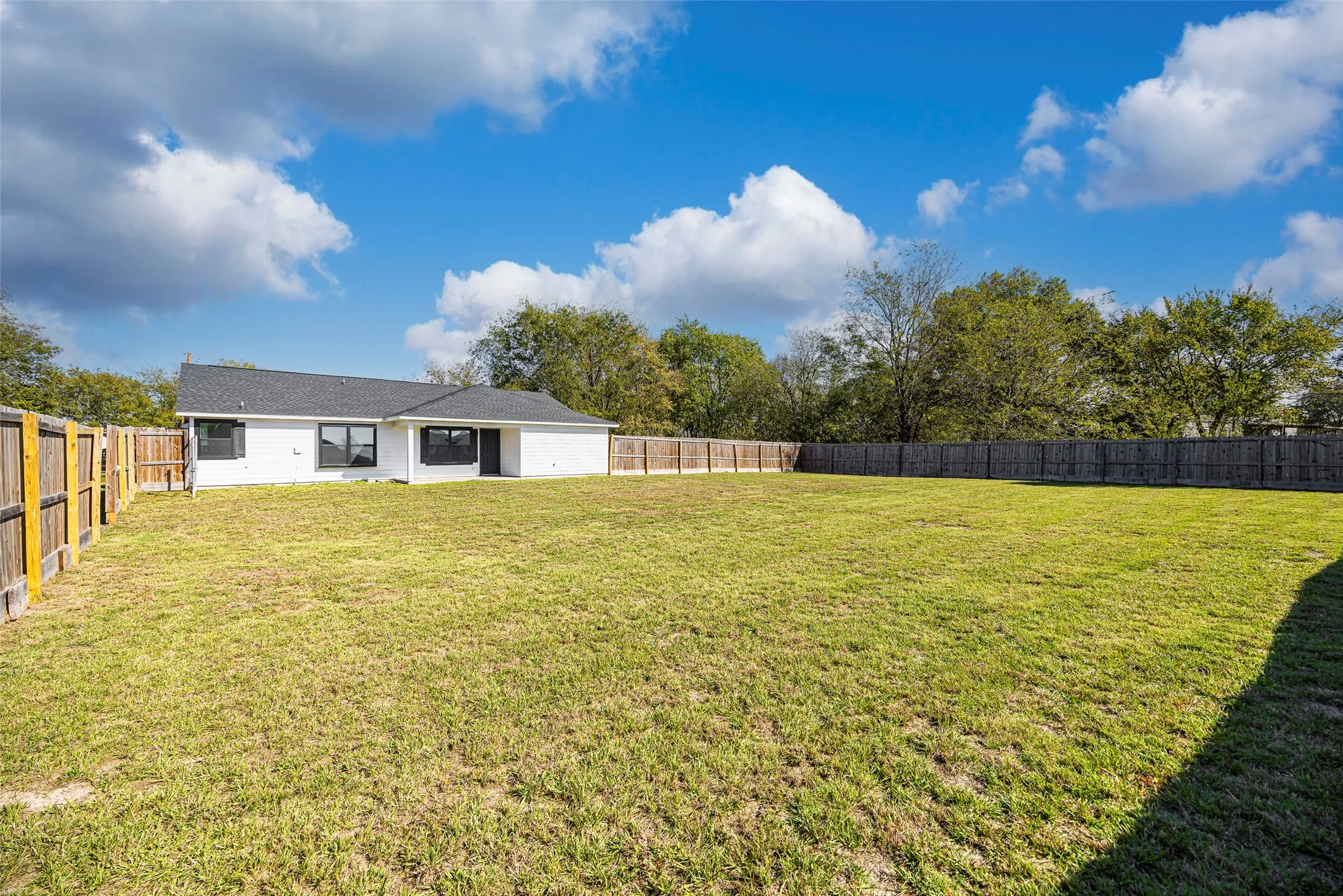 Single Family Residence For Sale in Hunt County , 2538 County Road 3127, Greenville, Texas 75402, 3 Bedrooms, 2 Bathrooms, 2 Garage spaces, 1,360 Sqft, built in 2005, Price $320,000, mls#21337585, Real Estate Agent in Greenville, Homes For Sale in Hunt county, Homes For Sale in Greenville, Realtor in Greenville Texas, Real Estate Brokerage Independent Realty Texas, Luminita Cordes Realtor