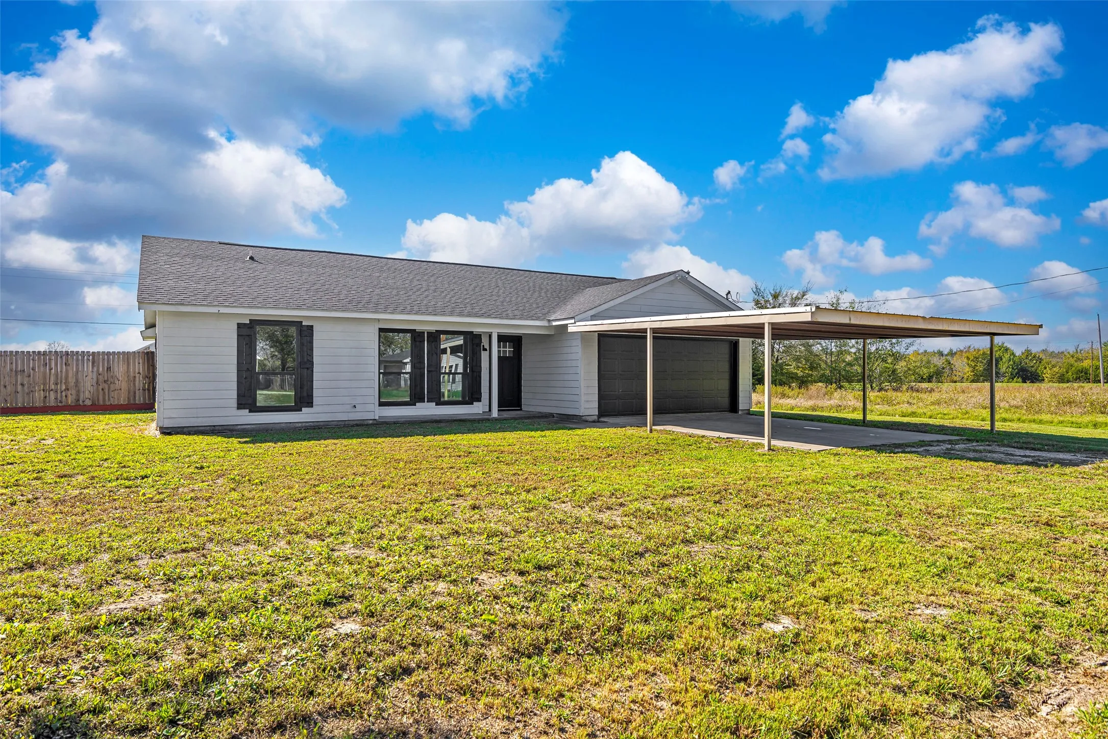 Single Family Residence For Sale in Hunt County , 2538 County Road 3127, Greenville, Texas 75402, 3 Bedrooms, 2 Bathrooms, 2 Garage spaces, 1,360 Sqft, built in 2005, Price $320,000, mls#21337585, Real Estate Agent in Greenville, Homes For Sale in Hunt county, Homes For Sale in Greenville, Realtor in Greenville Texas, Real Estate Brokerage Independent Realty Texas, Luminita Cordes Realtor