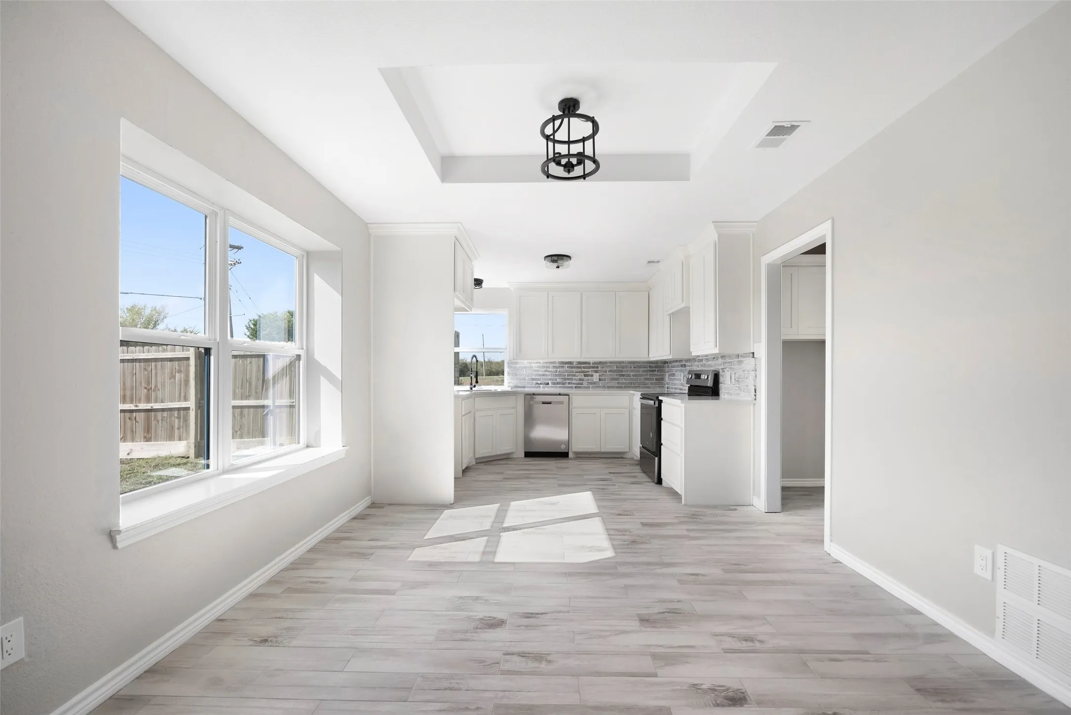Single Family Residence For Sale in Hunt County , 2538 County Road 3127, Greenville, Texas 75402, 3 Bedrooms, 2 Bathrooms, 2 Garage spaces, 1,360 Sqft, built in 2005, Price $320,000, mls#21337585, Real Estate Agent in Greenville, Homes For Sale in Hunt county, Homes For Sale in Greenville, Realtor in Greenville Texas, Real Estate Brokerage Independent Realty Texas, Luminita Cordes Realtor