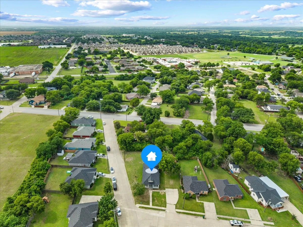 Single Family Residence For Sale in Ellis County , 244 Dunlap Street, Waxahachie, Texas 75165, 3 Bedroom, 2 Bathroom, Garage spaces, 1,530 Sqft, built in 1940, Price $235,000, mls#21337652, Real Estate Agent in Waxahachie, Homes For Sale in Ellis county, Homes For Sale in Waxahachie, Realtor in Waxahachie Texas, Real Estate Brokerage Independent Realty Texas, Luminita Cordes Realtor