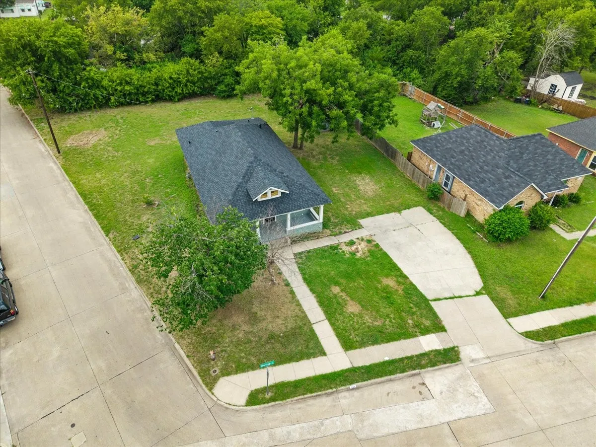 Single Family Residence For Sale in Ellis County , 244 Dunlap Street, Waxahachie, Texas 75165, 3 Bedroom, 2 Bathroom, Garage spaces, 1,530 Sqft, built in 1940, Price $235,000, mls#21337652, Real Estate Agent in Waxahachie, Homes For Sale in Ellis county, Homes For Sale in Waxahachie, Realtor in Waxahachie Texas, Real Estate Brokerage Independent Realty Texas, Luminita Cordes Realtor