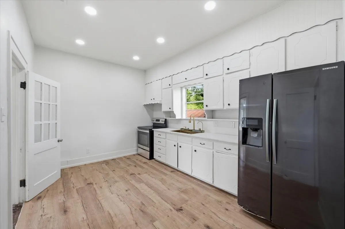 Single Family Residence For Sale in Ellis County , 244 Dunlap Street, Waxahachie, Texas 75165, 3 Bedroom, 2 Bathroom, Garage spaces, 1,530 Sqft, built in 1940, Price $235,000, mls#21337652, Real Estate Agent in Waxahachie, Homes For Sale in Ellis county, Homes For Sale in Waxahachie, Realtor in Waxahachie Texas, Real Estate Brokerage Independent Realty Texas, Luminita Cordes Realtor