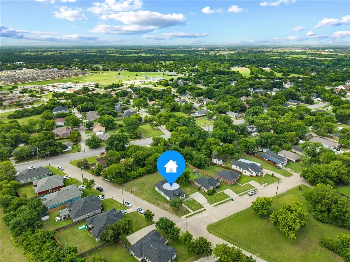 Single Family Residence For Sale in Ellis County , 244 Dunlap Street, Waxahachie, Texas 75165, 3 Bedroom, 2 Bathroom, Garage spaces, 1,530 Sqft, built in 1940, Price $235,000, mls#21337652, Real Estate Agent in Waxahachie, Homes For Sale in Ellis county, Homes For Sale in Waxahachie, Realtor in Waxahachie Texas, Real Estate Brokerage Independent Realty Texas, Luminita Cordes Realtor