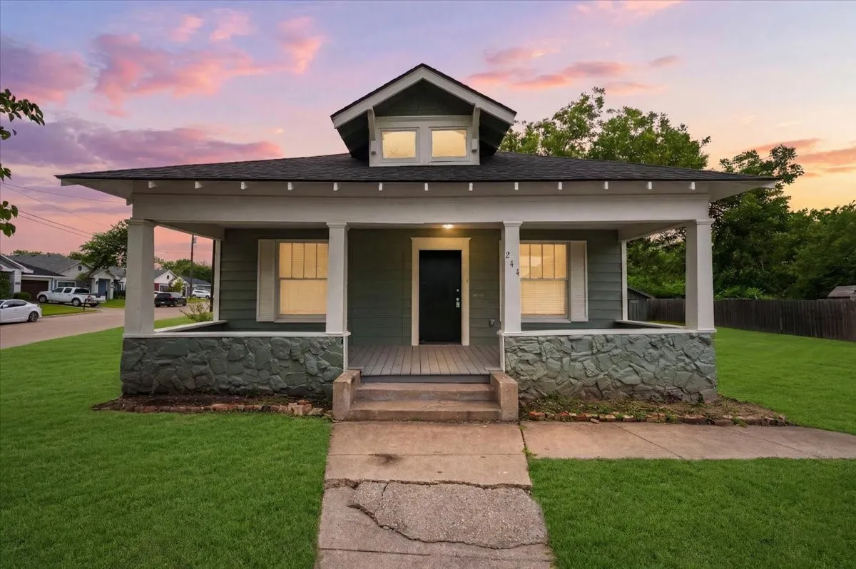 Single Family Residence For Sale in Ellis County , 244 Dunlap Street, Waxahachie, Texas 75165, 3 Bedroom, 2 Bathroom, Garage spaces, 1,530 Sqft, built in 1940, Price $235,000, mls#21337652, Real Estate Agent in Waxahachie, Homes For Sale in Ellis county, Homes For Sale in Waxahachie, Realtor in Waxahachie Texas, Real Estate Brokerage Independent Realty Texas, Luminita Cordes Realtor