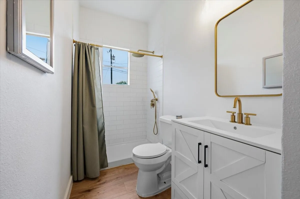 Single Family Residence For Sale in Ellis County , 244 Dunlap Street, Waxahachie, Texas 75165, 3 Bedroom, 2 Bathroom, Garage spaces, 1,530 Sqft, built in 1940, Price $235,000, mls#21337652, Real Estate Agent in Waxahachie, Homes For Sale in Ellis county, Homes For Sale in Waxahachie, Realtor in Waxahachie Texas, Real Estate Brokerage Independent Realty Texas, Luminita Cordes Realtor