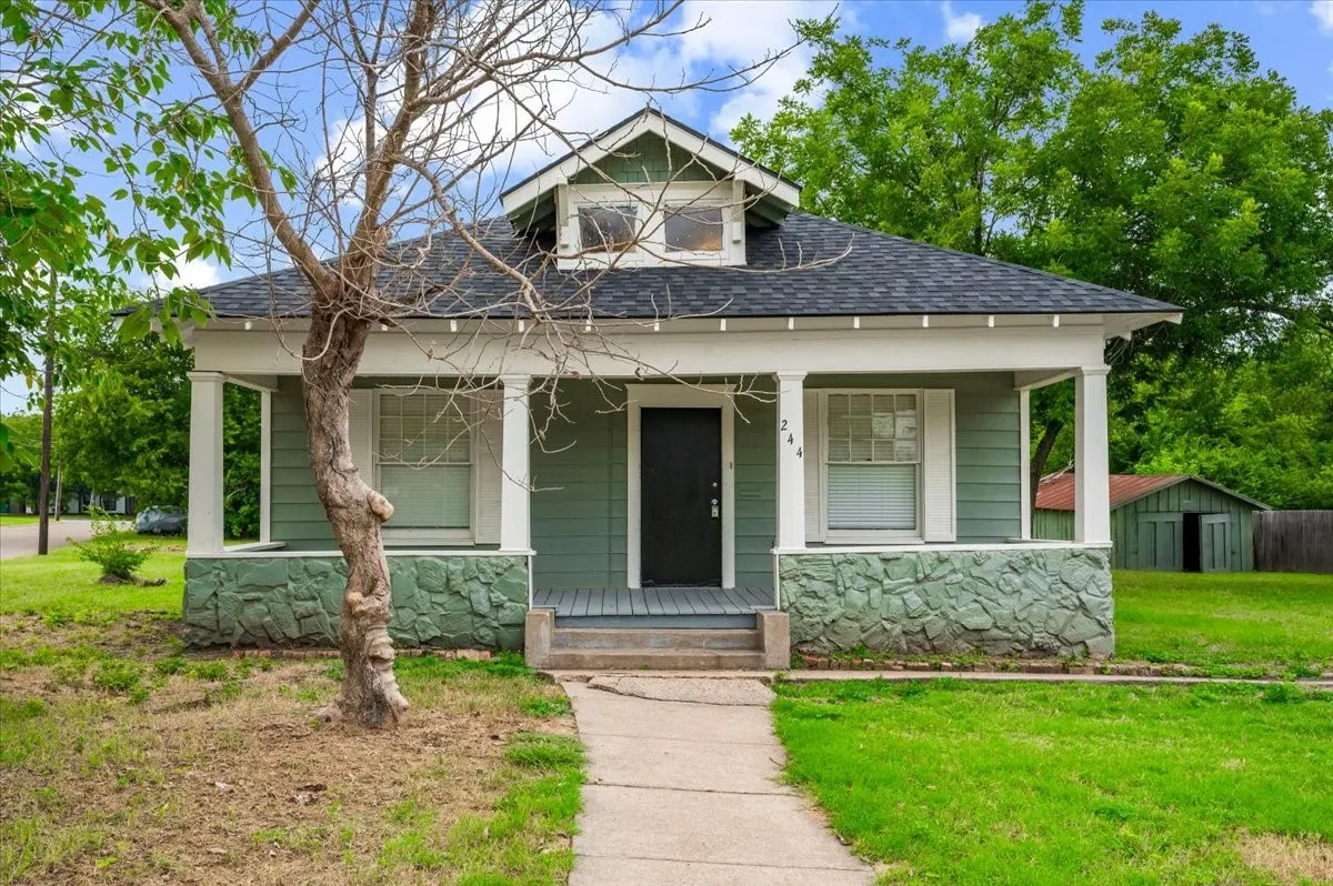 Single Family Residence For Sale in Ellis County , 244 Dunlap Street, Waxahachie, Texas 75165, 3 Bedroom, 2 Bathroom, Garage spaces, 1,530 Sqft, built in 1940, Price $235,000, mls#21337652, Real Estate Agent in Waxahachie, Homes For Sale in Ellis county, Homes For Sale in Waxahachie, Realtor in Waxahachie Texas, Real Estate Brokerage Independent Realty Texas, Luminita Cordes Realtor