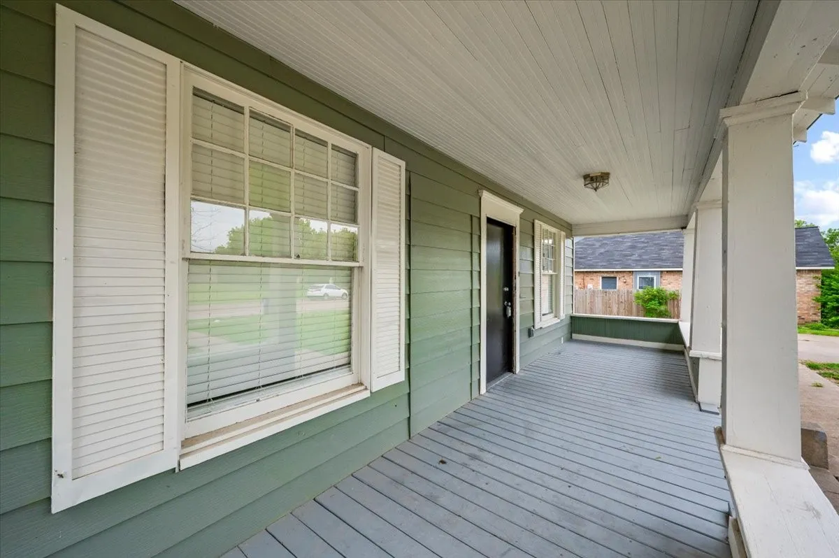 Single Family Residence For Sale in Ellis County , 244 Dunlap Street, Waxahachie, Texas 75165, 3 Bedroom, 2 Bathroom, Garage spaces, 1,530 Sqft, built in 1940, Price $235,000, mls#21337652, Real Estate Agent in Waxahachie, Homes For Sale in Ellis county, Homes For Sale in Waxahachie, Realtor in Waxahachie Texas, Real Estate Brokerage Independent Realty Texas, Luminita Cordes Realtor