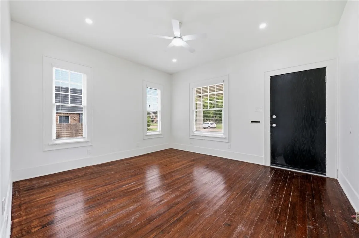 Single Family Residence For Sale in Ellis County , 244 Dunlap Street, Waxahachie, Texas 75165, 3 Bedroom, 2 Bathroom, Garage spaces, 1,530 Sqft, built in 1940, Price $235,000, mls#21337652, Real Estate Agent in Waxahachie, Homes For Sale in Ellis county, Homes For Sale in Waxahachie, Realtor in Waxahachie Texas, Real Estate Brokerage Independent Realty Texas, Luminita Cordes Realtor