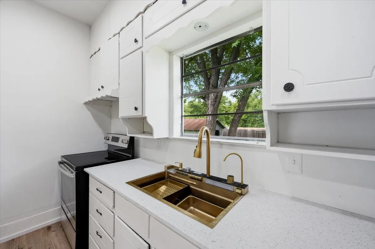 Single Family Residence For Sale in Ellis County , 244 Dunlap Street, Waxahachie, Texas 75165, 3 Bedroom, 2 Bathroom, Garage spaces, 1,530 Sqft, built in 1940, Price $235,000, mls#21337652, Real Estate Agent in Waxahachie, Homes For Sale in Ellis county, Homes For Sale in Waxahachie, Realtor in Waxahachie Texas, Real Estate Brokerage Independent Realty Texas, Luminita Cordes Realtor