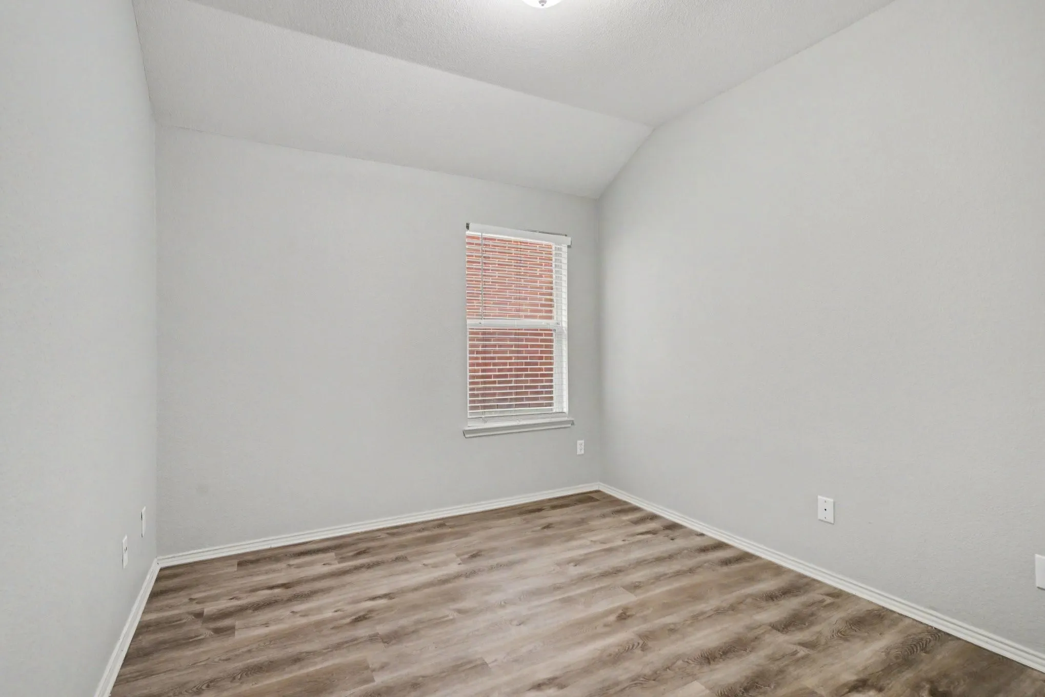 Single Family Residence For Sale in Tarrant County , 10728 Lipan Trail, Fort Worth, Texas 76108, 3 Bedroom, 2 Bathroom, 2 Garage spaces, 1,996 Sqft, built in 2004, mls#21336880, Real Estate Agent in Fort Worth, Homes For Sale in Tarrant county, Homes For Sale in Fort Worth, Realtor in Fort Worth Texas, Real Estate Brokerage Independent Realty Texas, Luminita Cordes Realtor