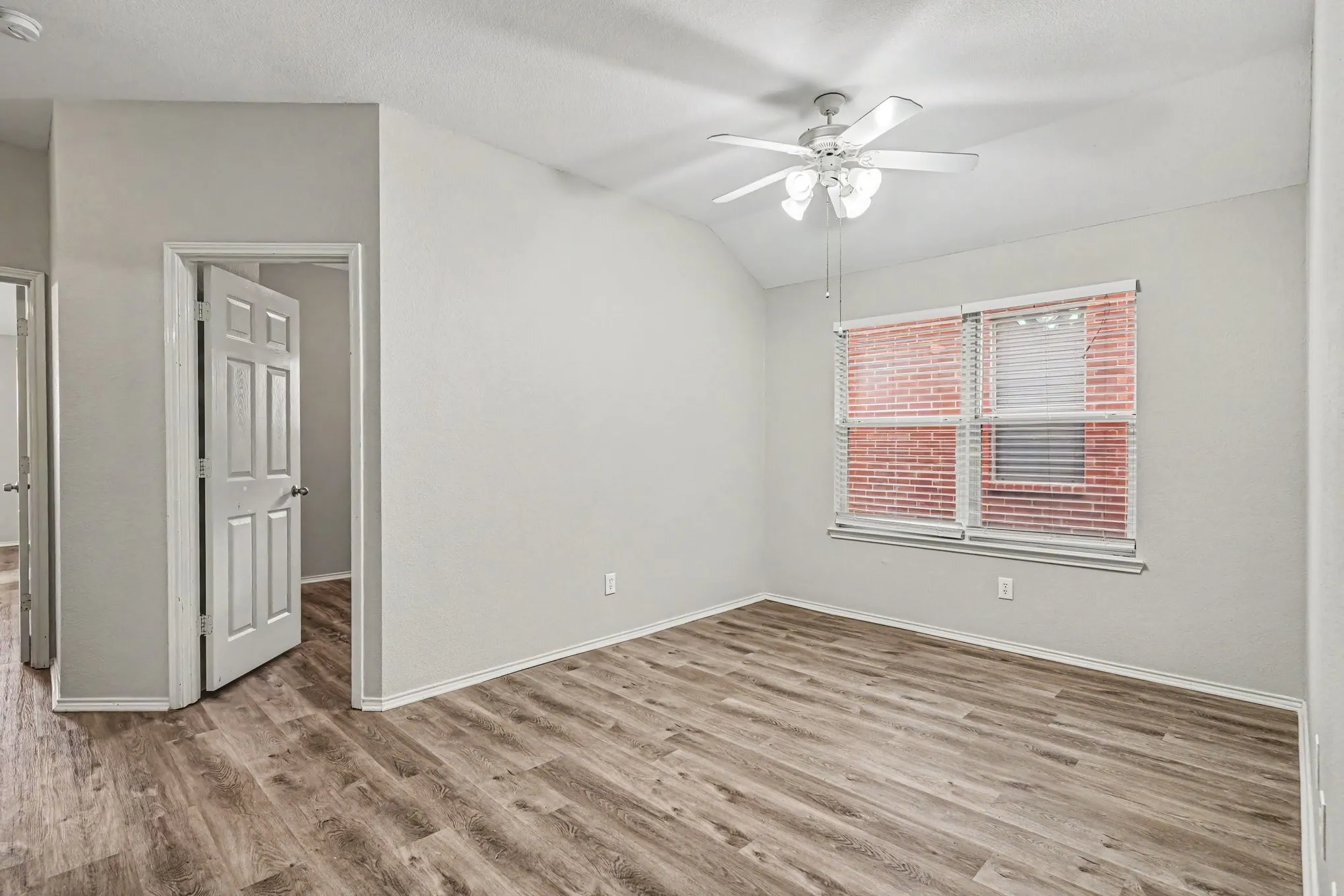 Single Family Residence For Sale in Tarrant County , 10728 Lipan Trail, Fort Worth, Texas 76108, 3 Bedroom, 2 Bathroom, 2 Garage spaces, 1,996 Sqft, built in 2004, mls#21336880, Real Estate Agent in Fort Worth, Homes For Sale in Tarrant county, Homes For Sale in Fort Worth, Realtor in Fort Worth Texas, Real Estate Brokerage Independent Realty Texas, Luminita Cordes Realtor