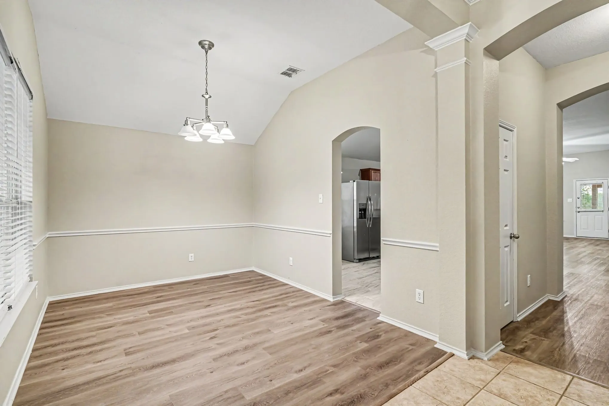 Single Family Residence For Sale in Tarrant County , 10728 Lipan Trail, Fort Worth, Texas 76108, 3 Bedroom, 2 Bathroom, 2 Garage spaces, 1,996 Sqft, built in 2004, mls#21336880, Real Estate Agent in Fort Worth, Homes For Sale in Tarrant county, Homes For Sale in Fort Worth, Realtor in Fort Worth Texas, Real Estate Brokerage Independent Realty Texas, Luminita Cordes Realtor